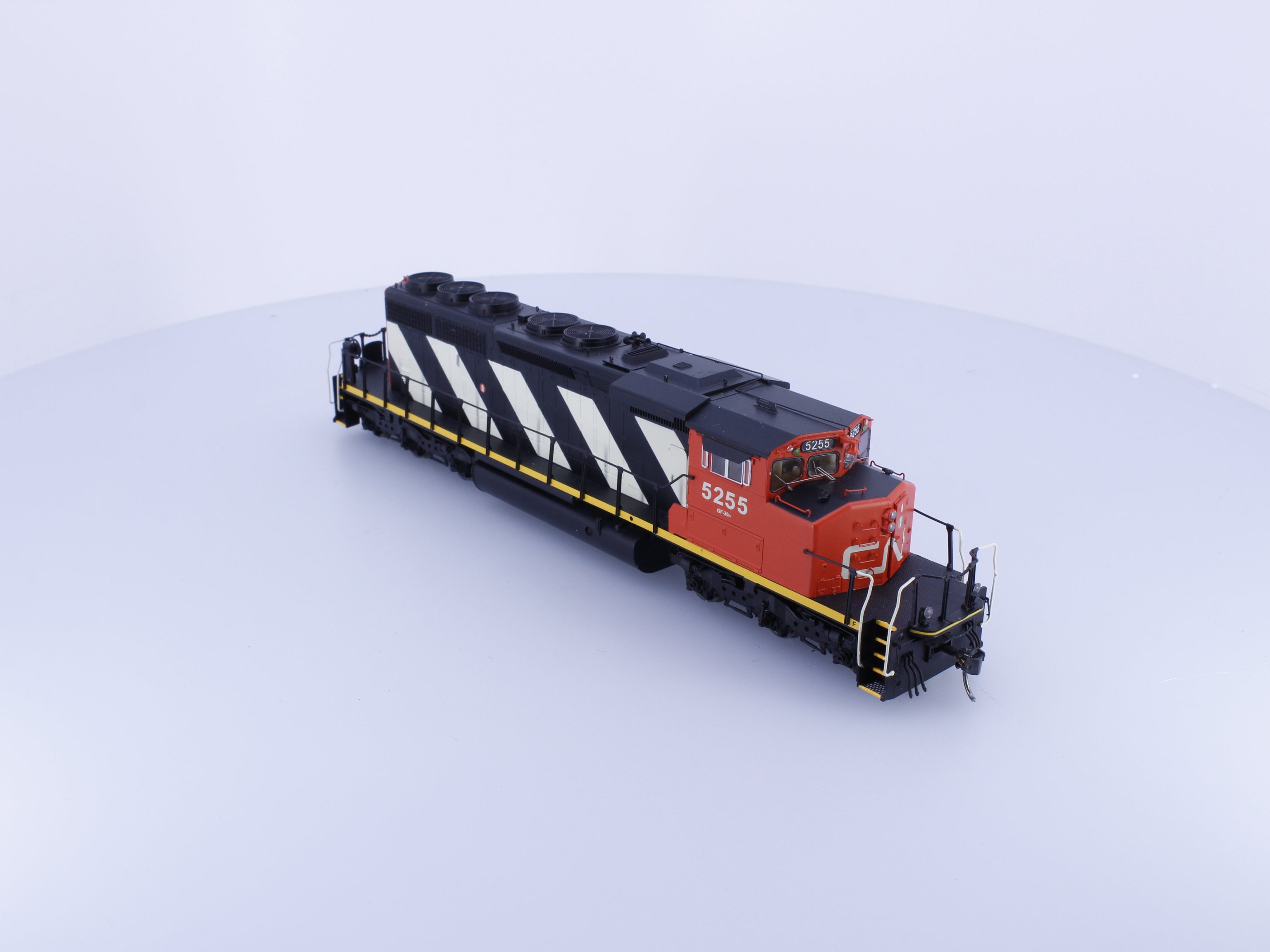 InterMountain 49301S-03 HO SD40-2W Diesel Locomotive Canadian National (CN) 5255 DCC & Sound