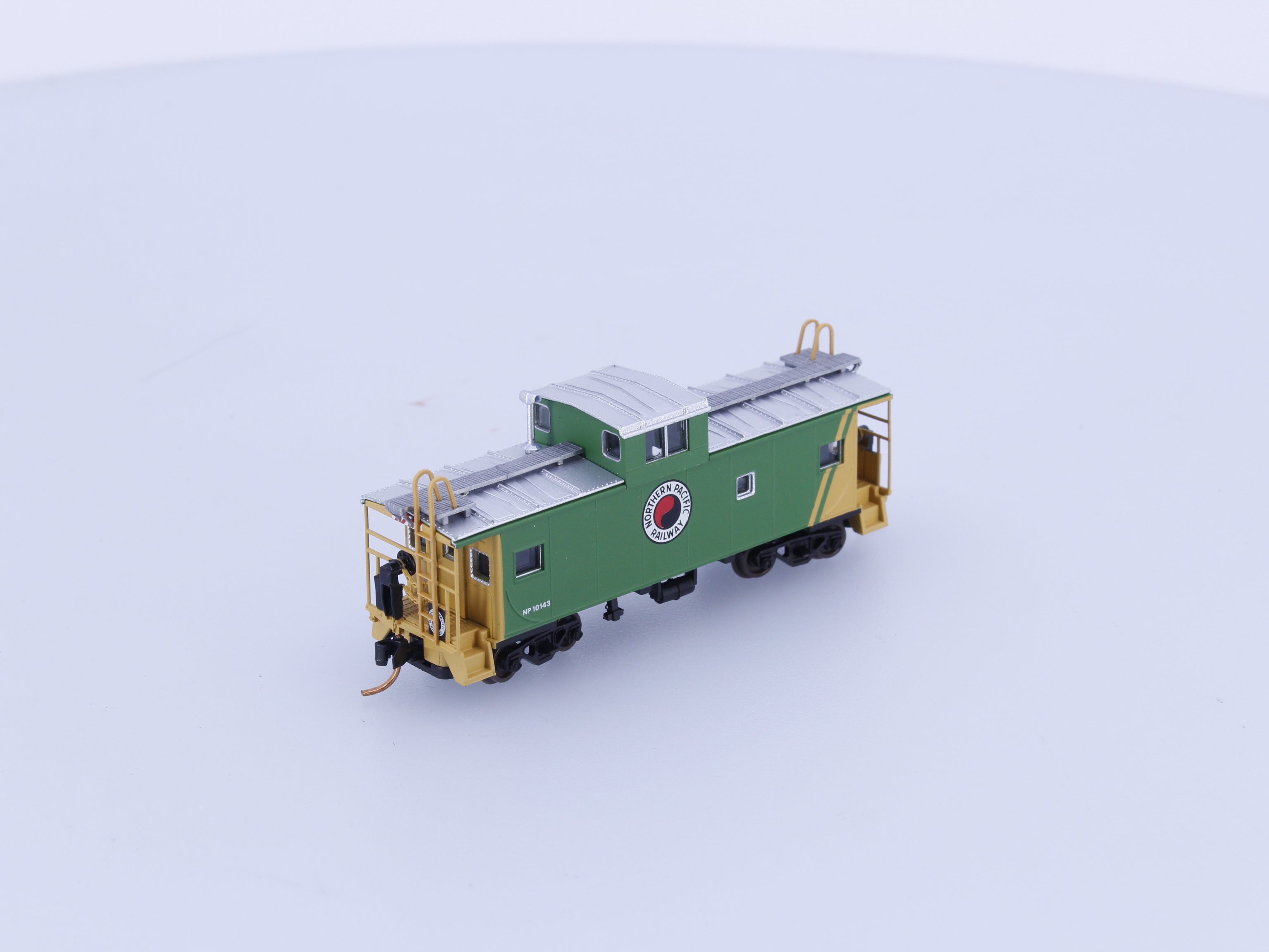 Atlas 43127 N Standard Cupola Caboose Northern Pacific (NP) 10143