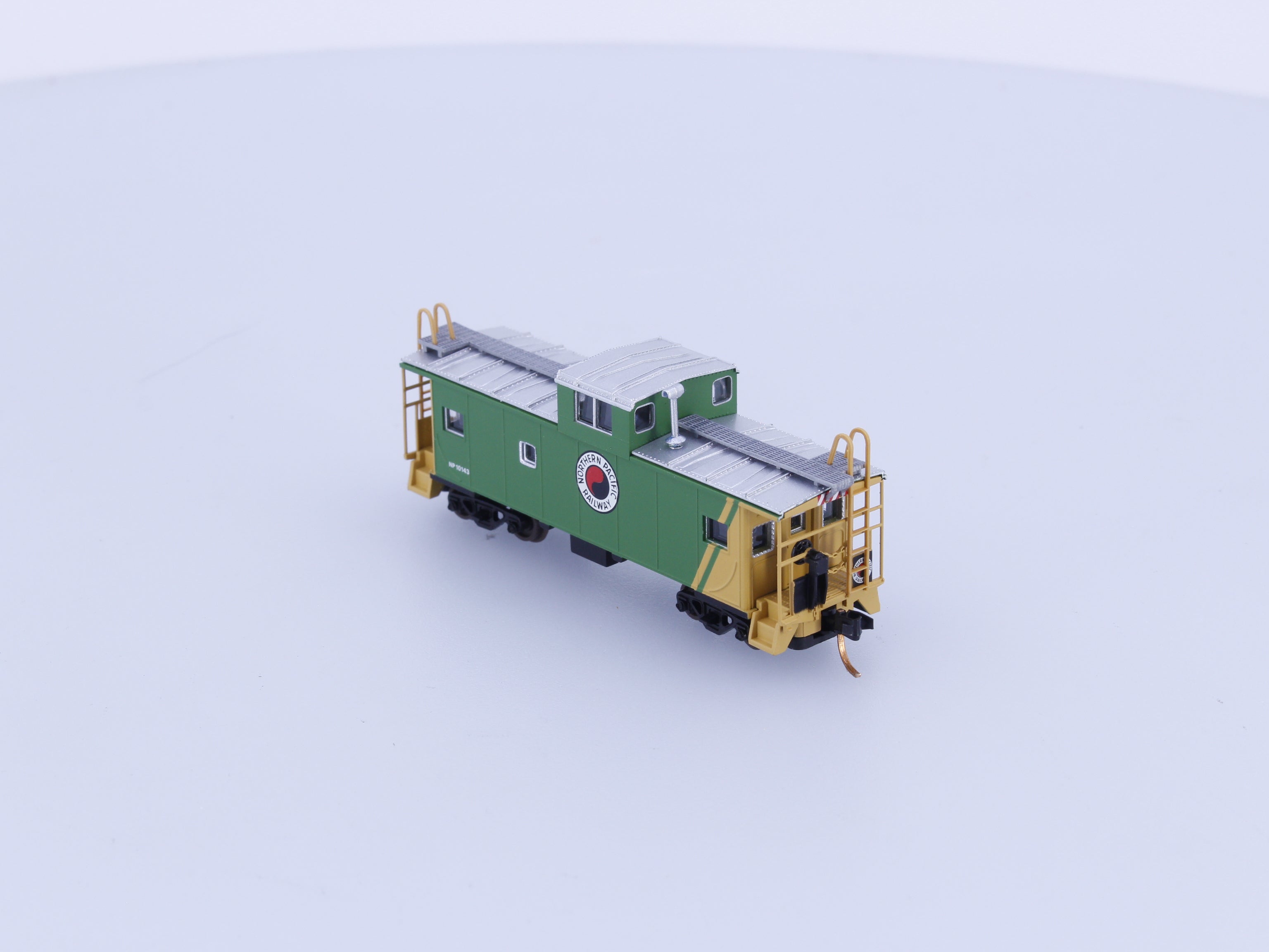 Atlas 43127 N Standard Cupola Caboose Northern Pacific (NP) 10143
