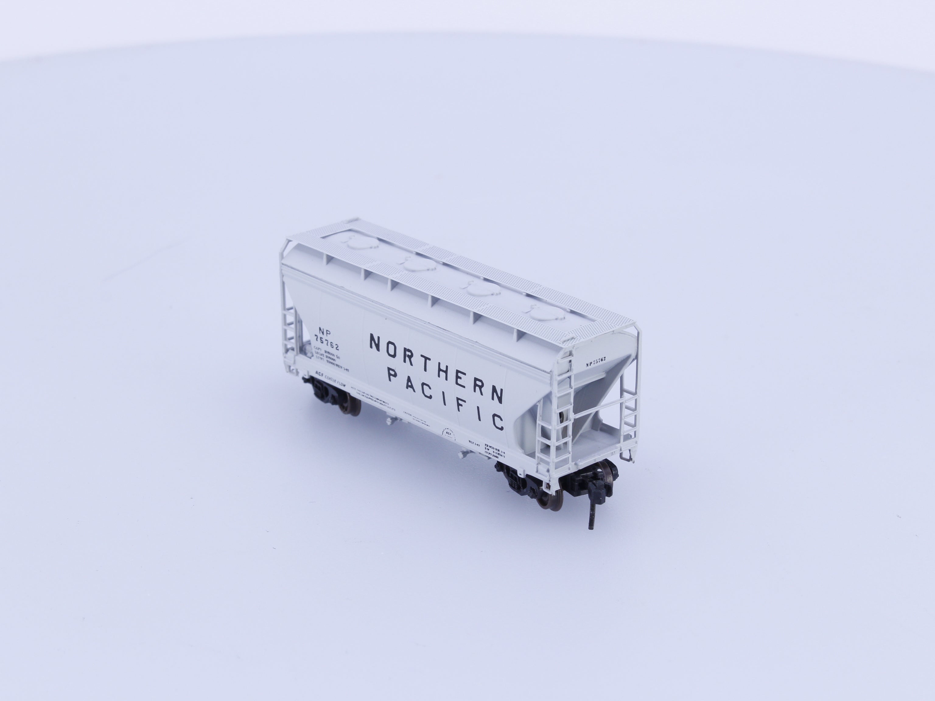 InterMountain 66513-02 N ACF Center Flow 2 Bay Hopper Northern Pacific (NP) 75762