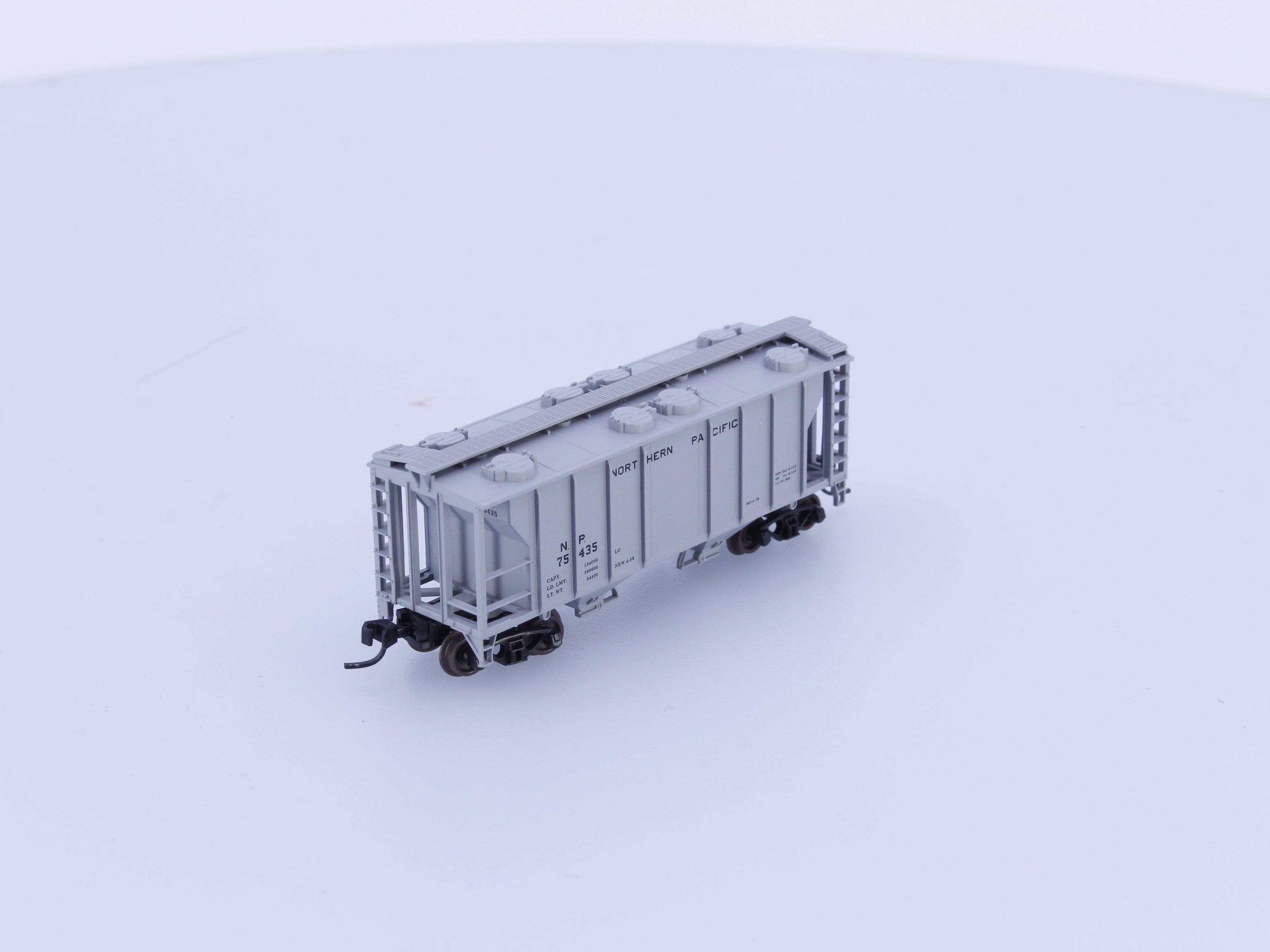 Atlas 31851 N PS-2 2 Bay Covered Hopper Car Northern Pacific (NP) 75435