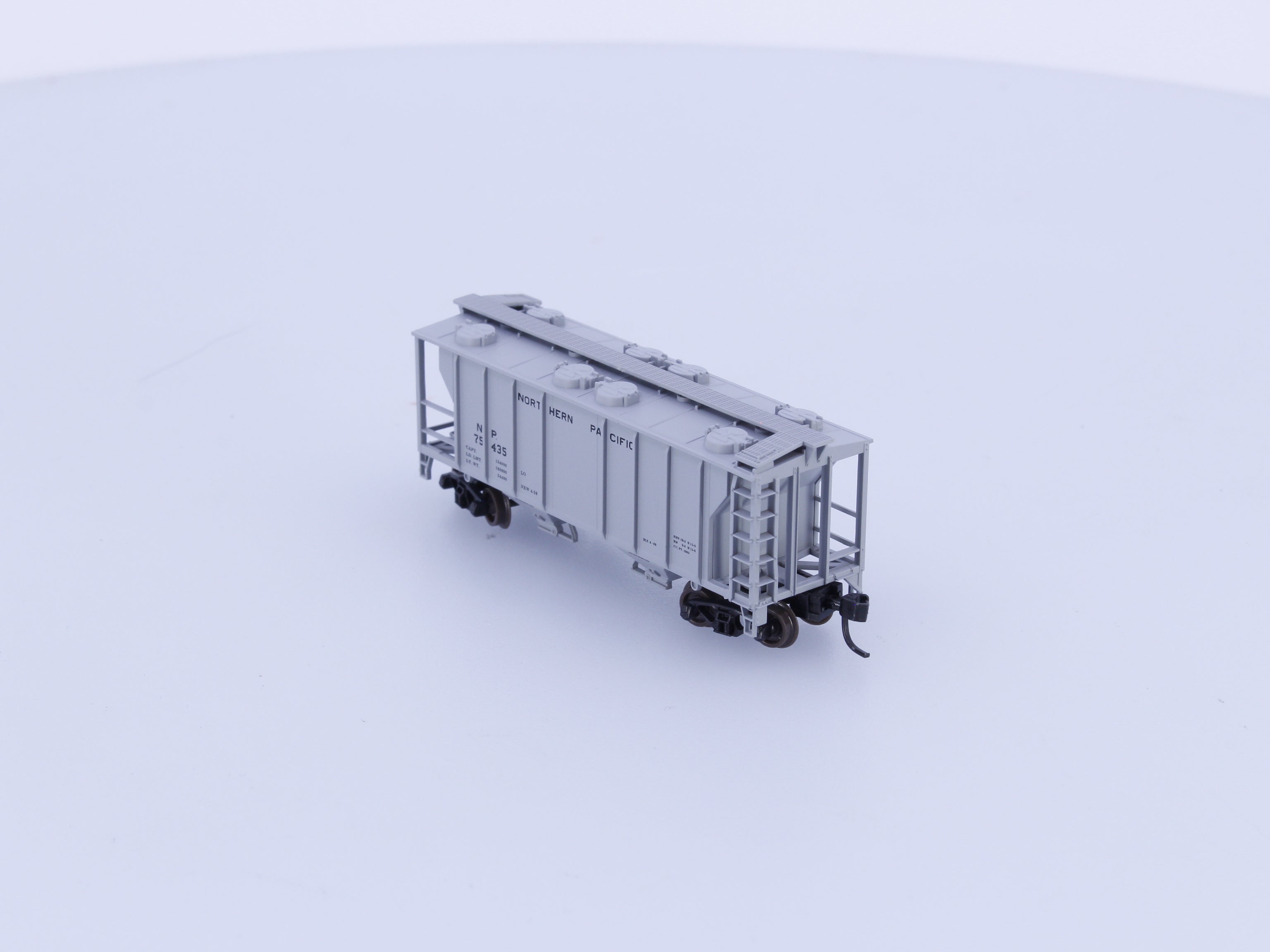 Atlas 31851 N PS-2 2 Bay Covered Hopper Car Northern Pacific (NP) 75435