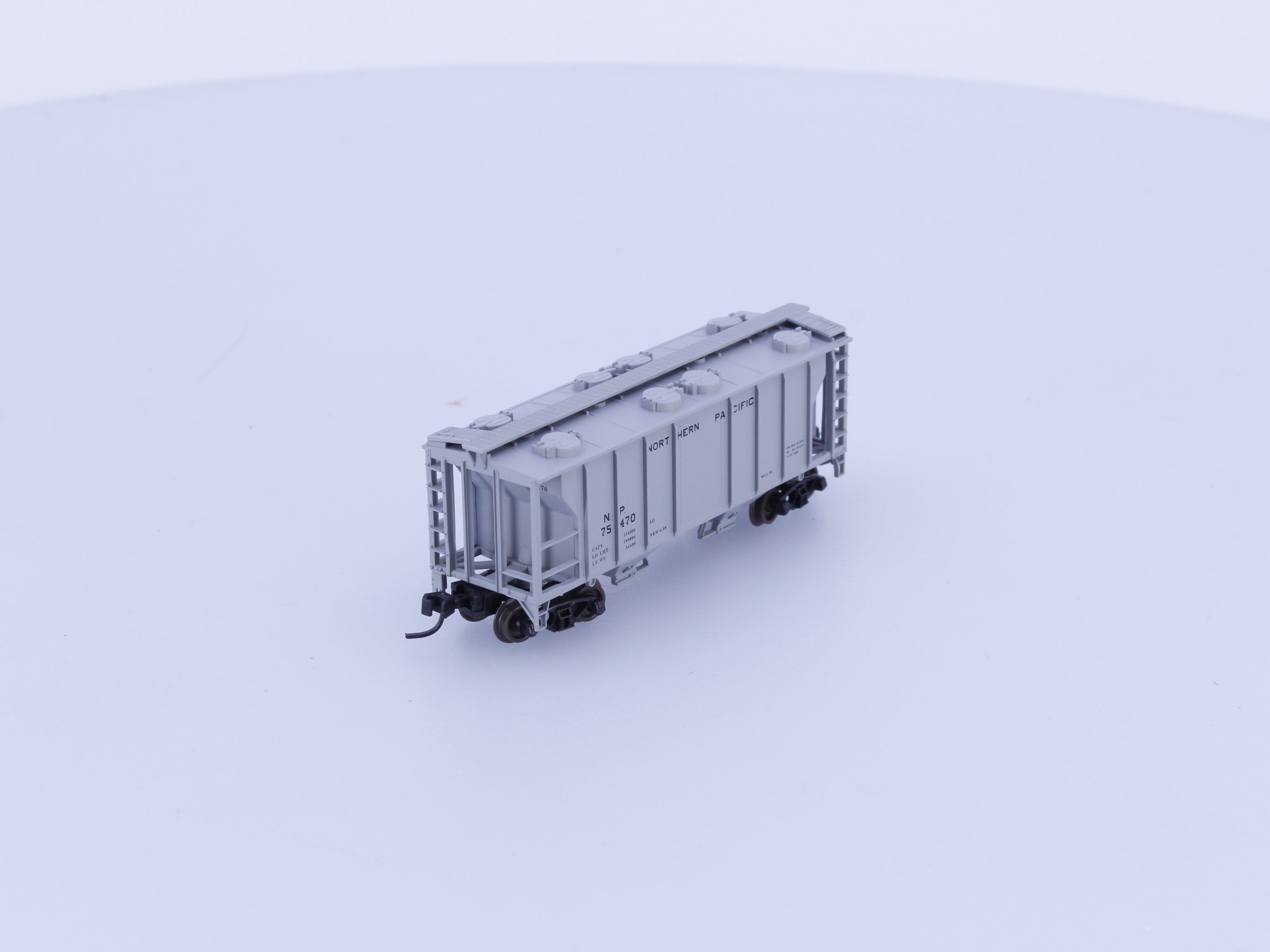 Atlas 31852 N PS-2 2 Bay 2 Bay Covered Hopper Car Northern Pacific (NP) 75470