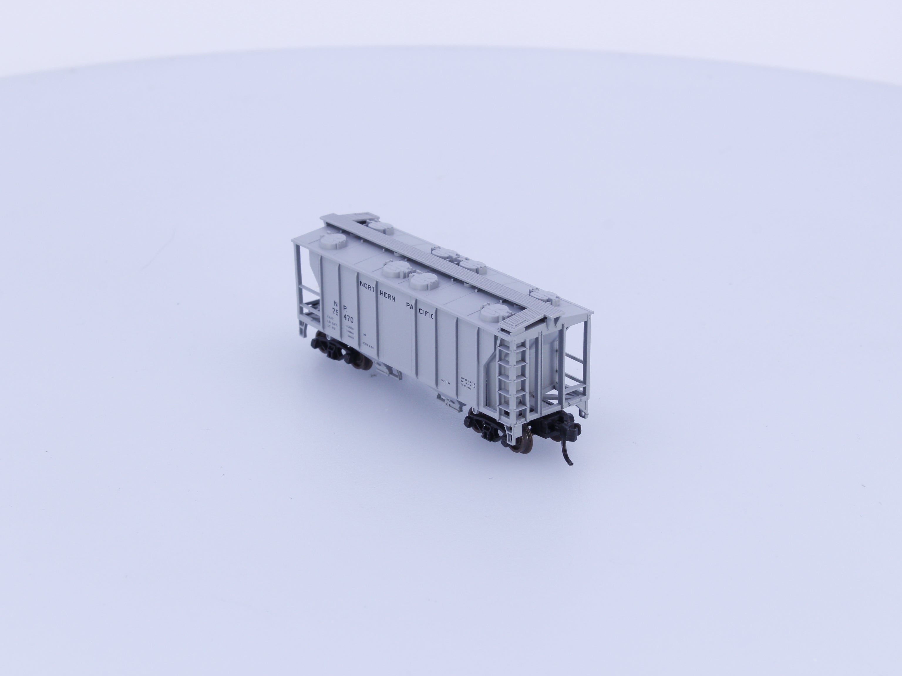Atlas 31852 N PS-2 2 Bay 2 Bay Covered Hopper Car Northern Pacific (NP) 75470