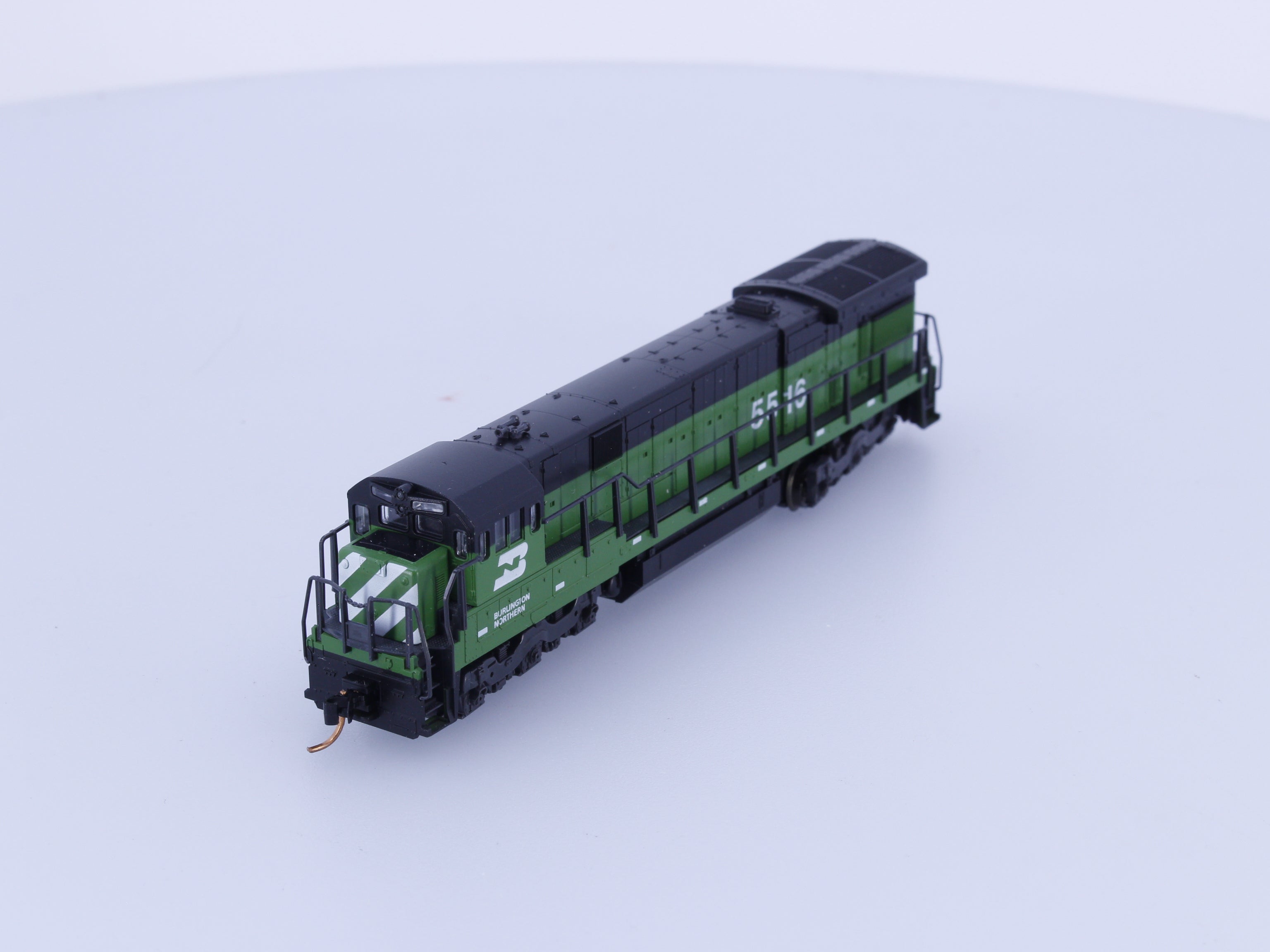 Kato 176-303 N C30-7 Diesel Locomotive Burlington Northern (BN) 5516 Analog DC