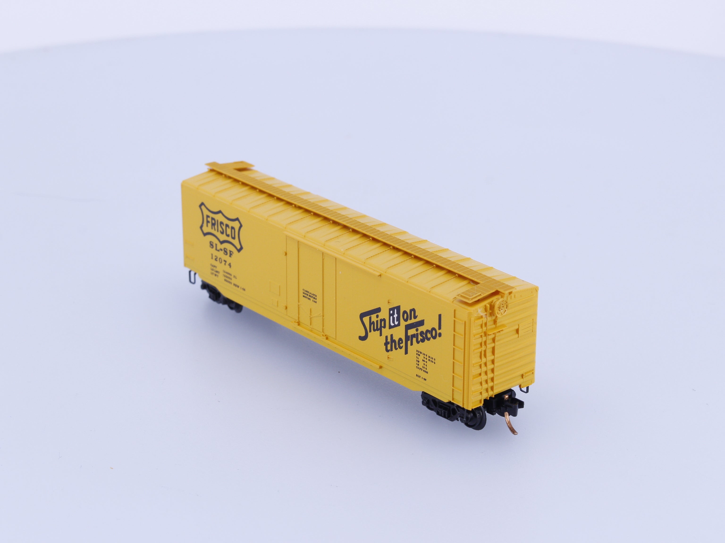 Micro Trains 32144-1 N 50' Standard Box Car Plug Door SLSanta Fe (SF) 12074 (#1)