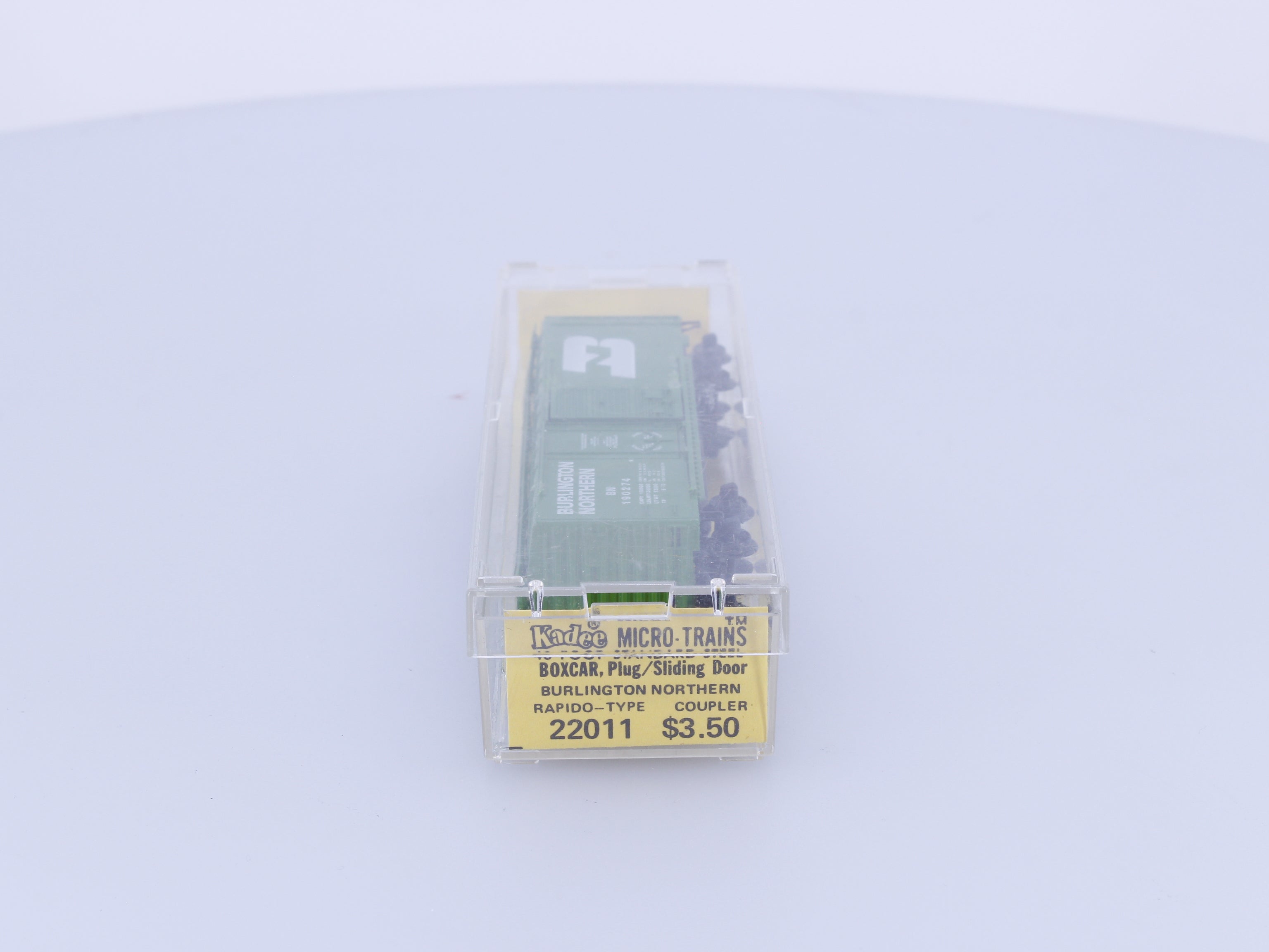 Micro Trains 22011 N 40' Standard Box Car Plug & Sliding Door Burlington Northern (BN) 190274  (#2)
