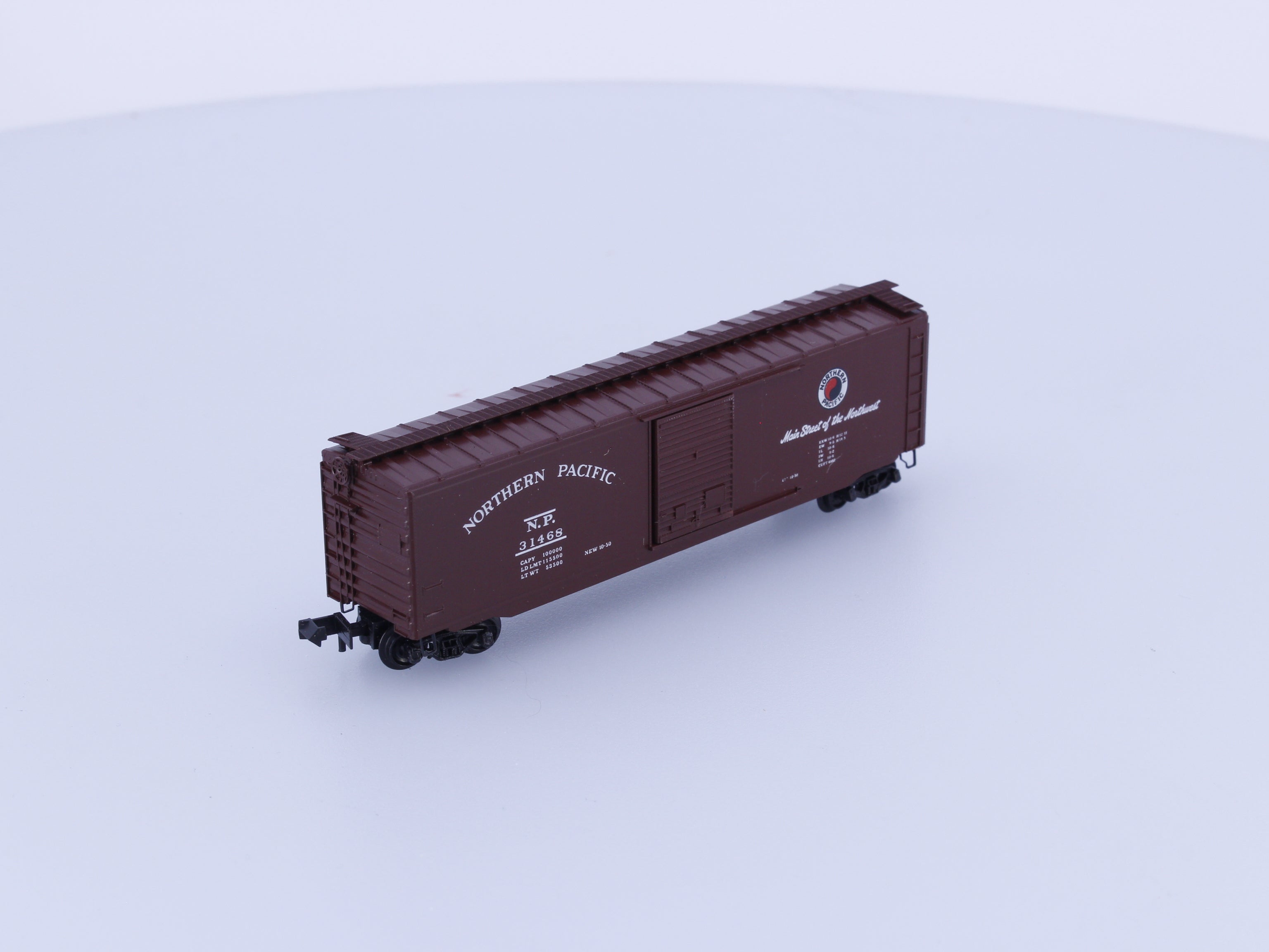 Micro Trains 31170-1 N 50' Standard Box Car, Single door Northern Pacific (NP) 31468 (#2)