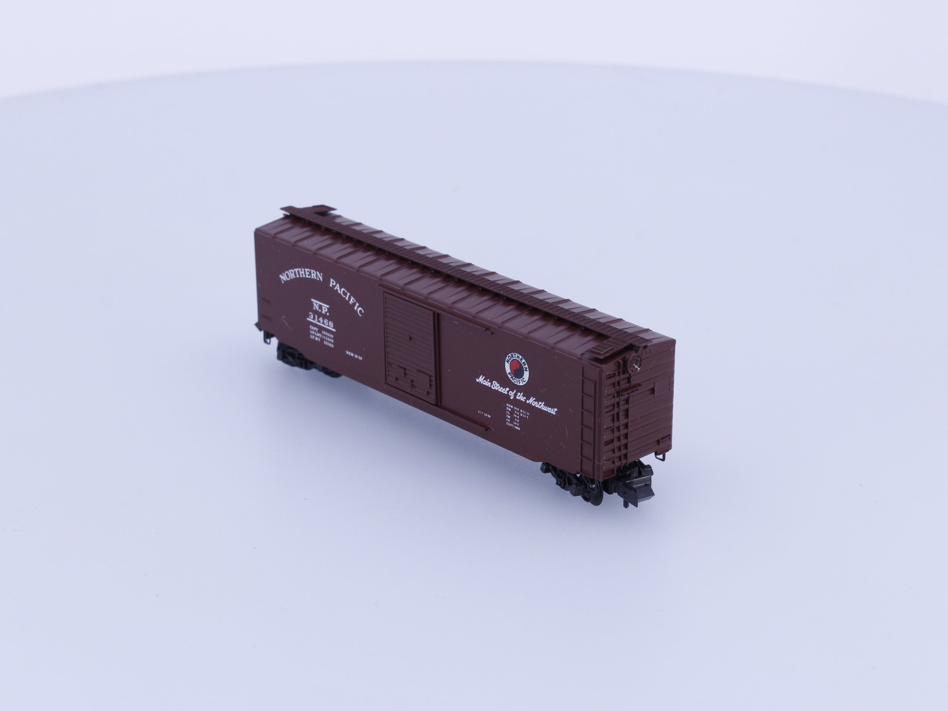 Micro Trains 31170-1 N 50' Standard Box Car, Single door Northern Pacific (NP) 31468 (#2)