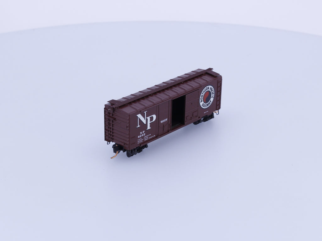 Micro Trains 22177-1 N 40' Standard Box Car Plug & Sliding Door Northern Pacific (NP) 8292 (#1)