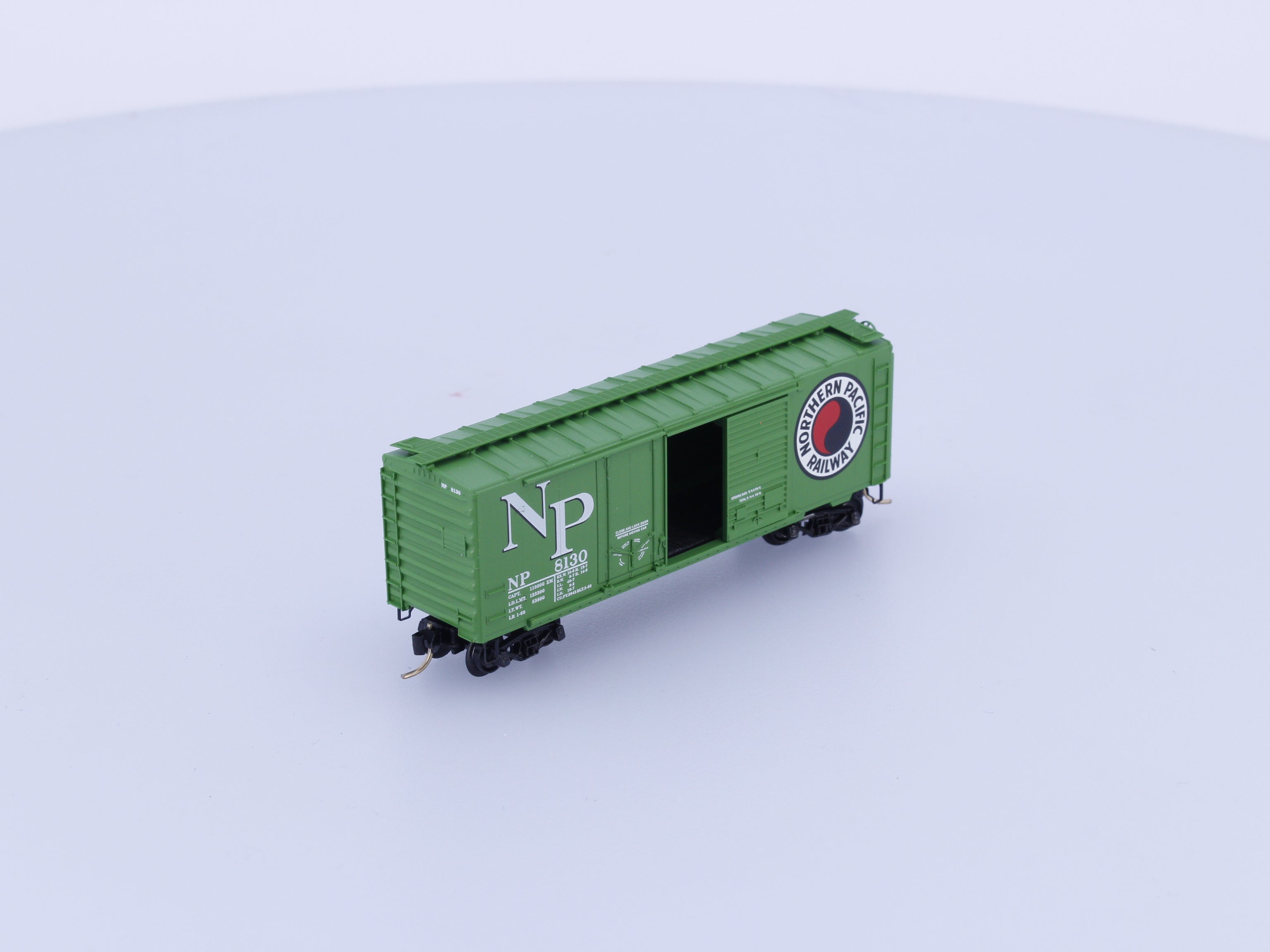 Micro Trains 22090 N Boxcar, 40', Steel Combo Door Northern Pacific (NP) 8130
