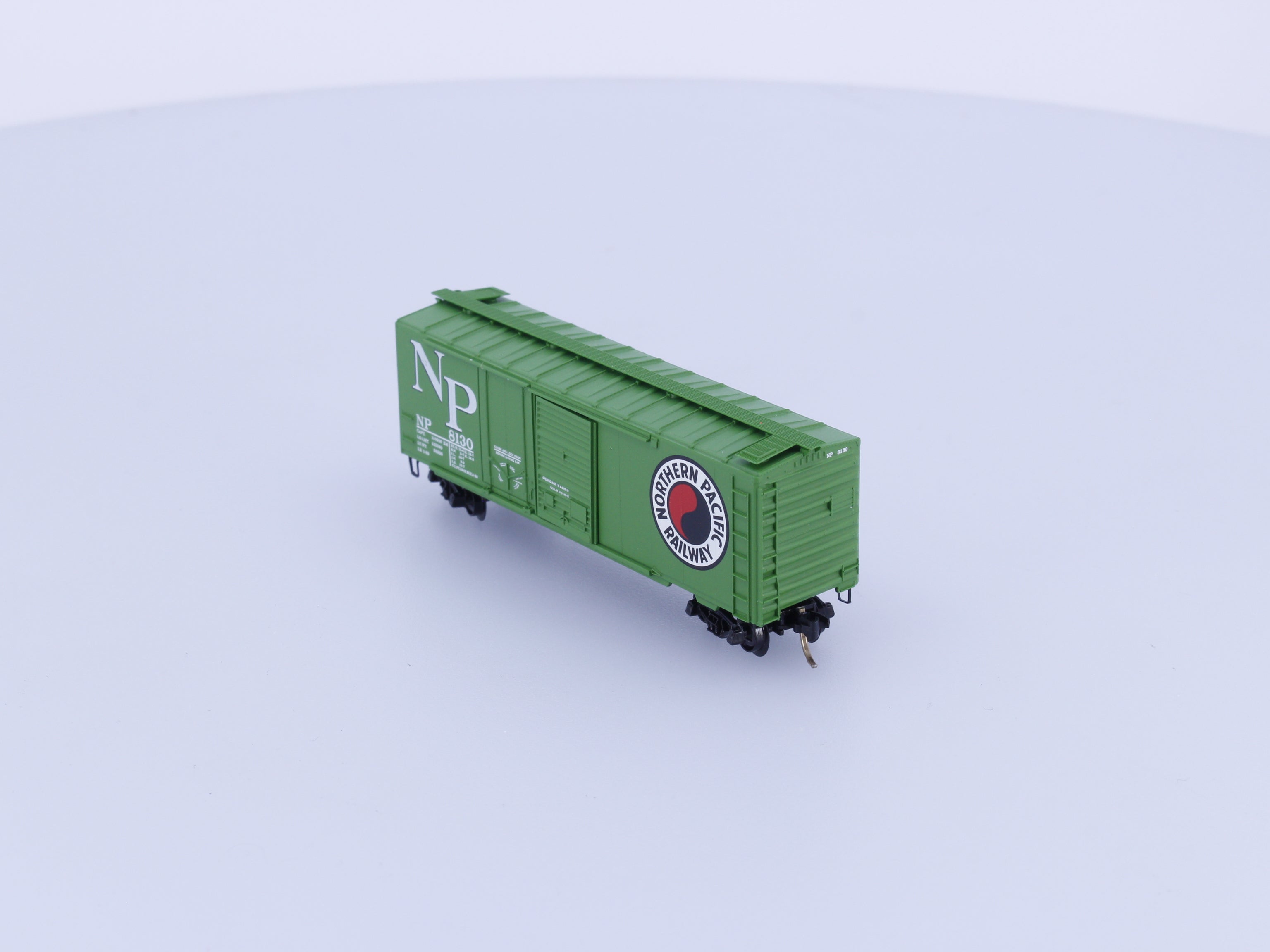 Micro Trains 22090 N Boxcar, 40', Steel Combo Door Northern Pacific (NP) 8130