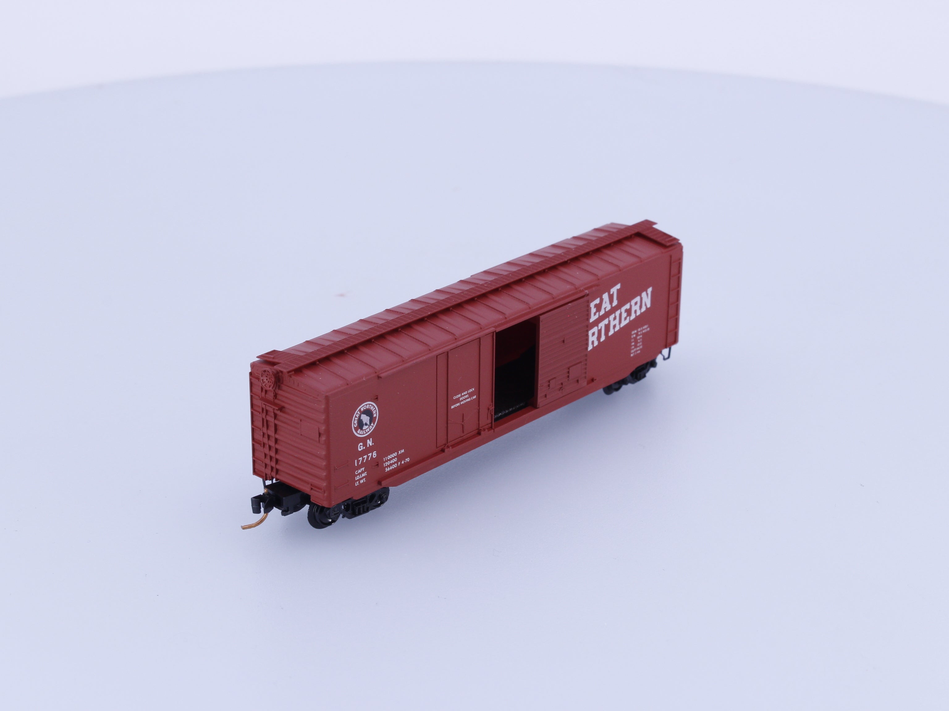 Micro Trains 33011 N 50' Standard Box Car, Plug/Sliding Door Great Northern (GN) 17776 (#2)