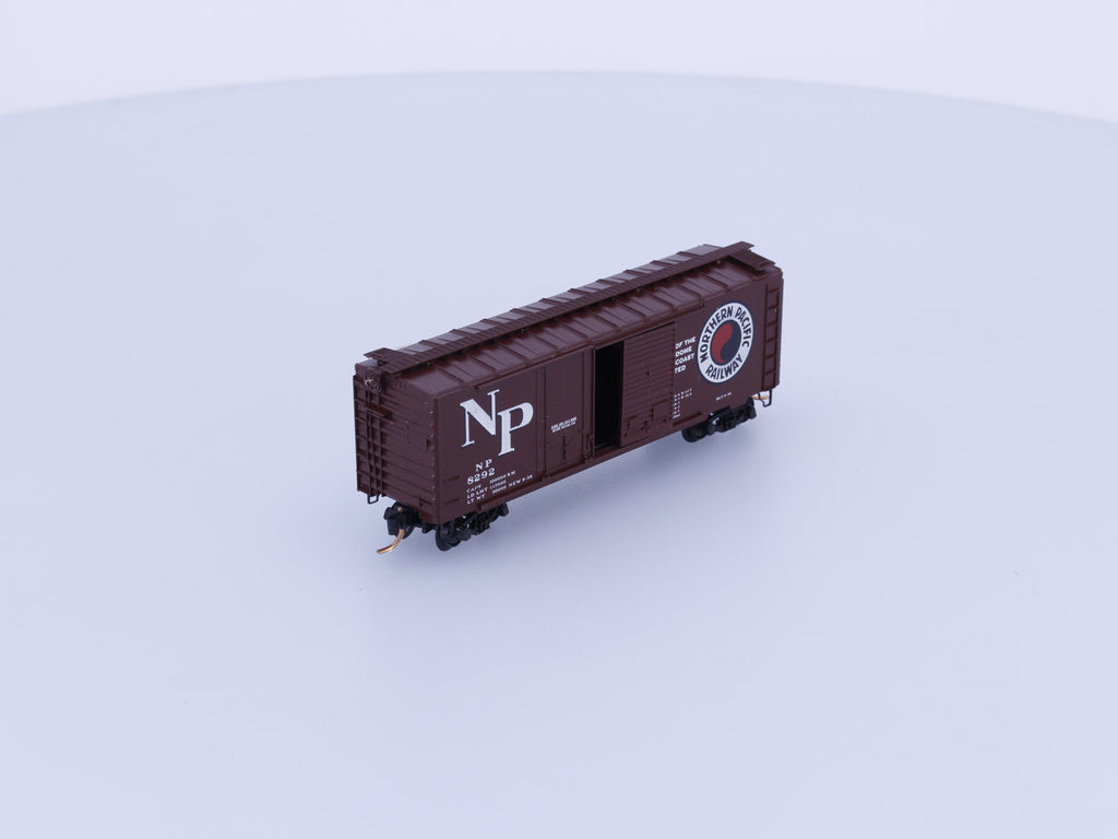 Micro Trains 22177-1 N 40' Standard Box Car Plug & Sliding Door Northern Pacific (NP) 8292 (#3)
