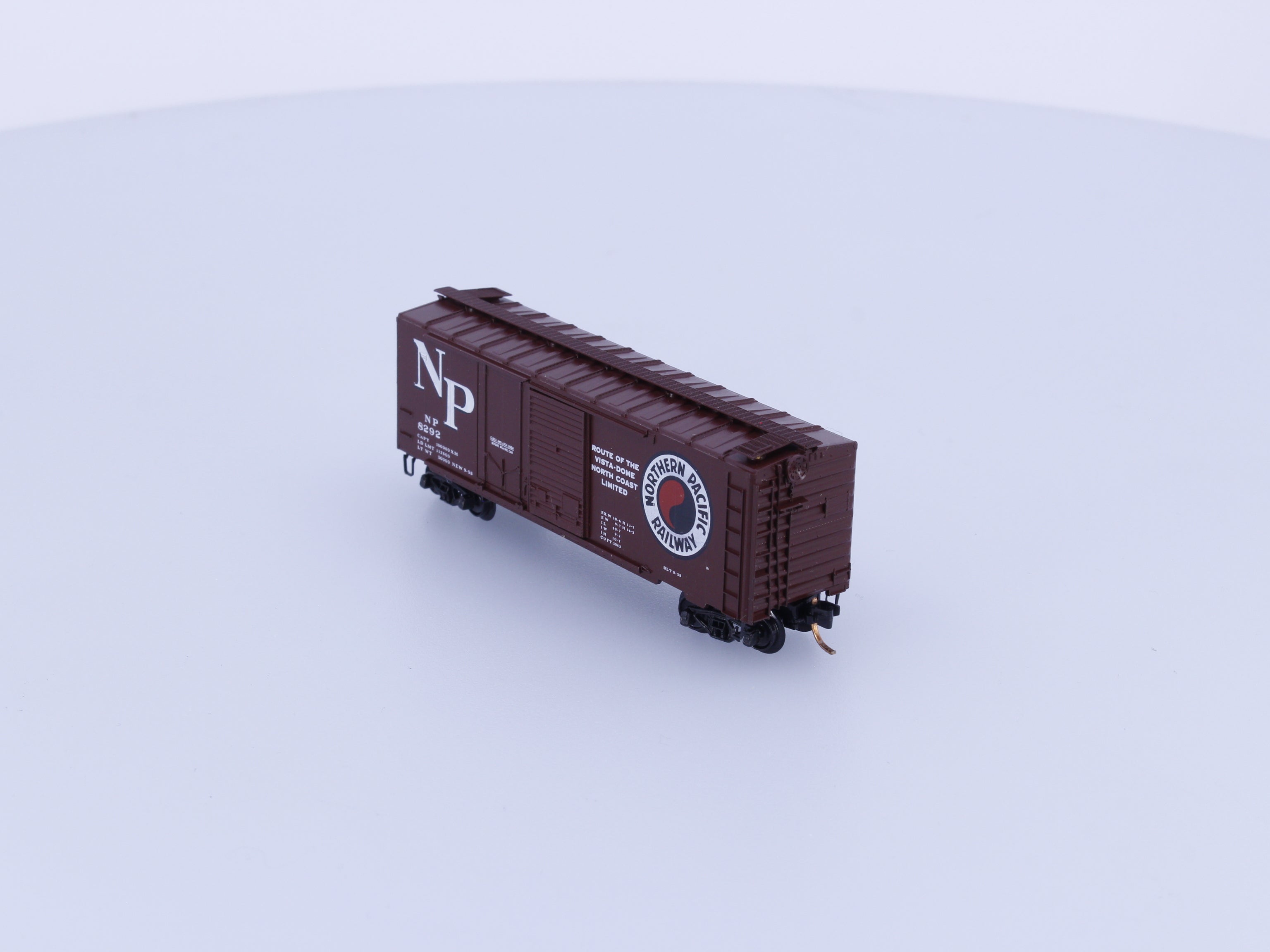 Micro Trains 22177-1 N 40' Standard Box Car Plug & Sliding Door Northern Pacific (NP) 8292 (#3)
