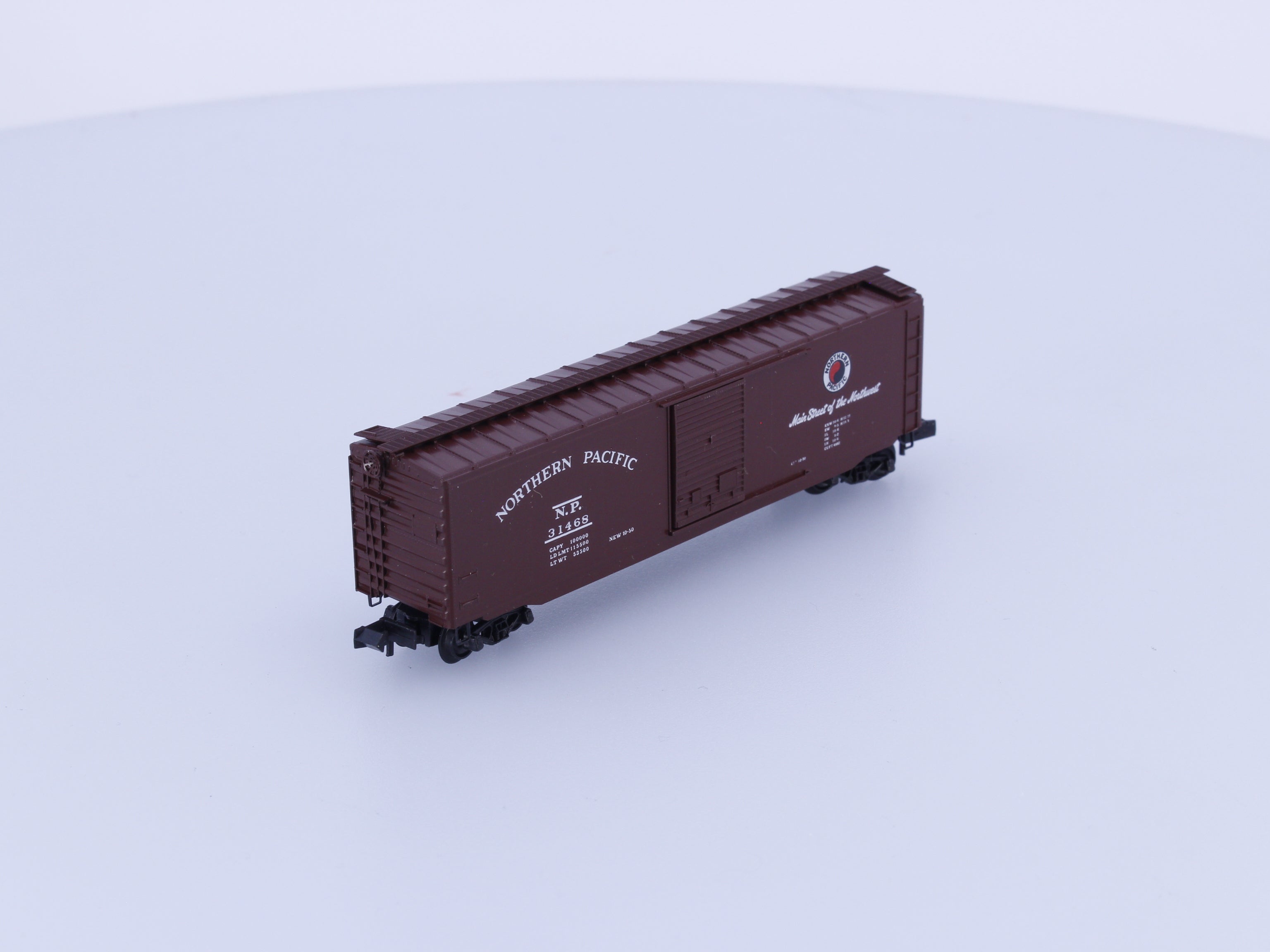 Micro Trains 31170-1 N 50' Standard Box Car, Single door Northern Pacific (NP) 31468 (#1)
