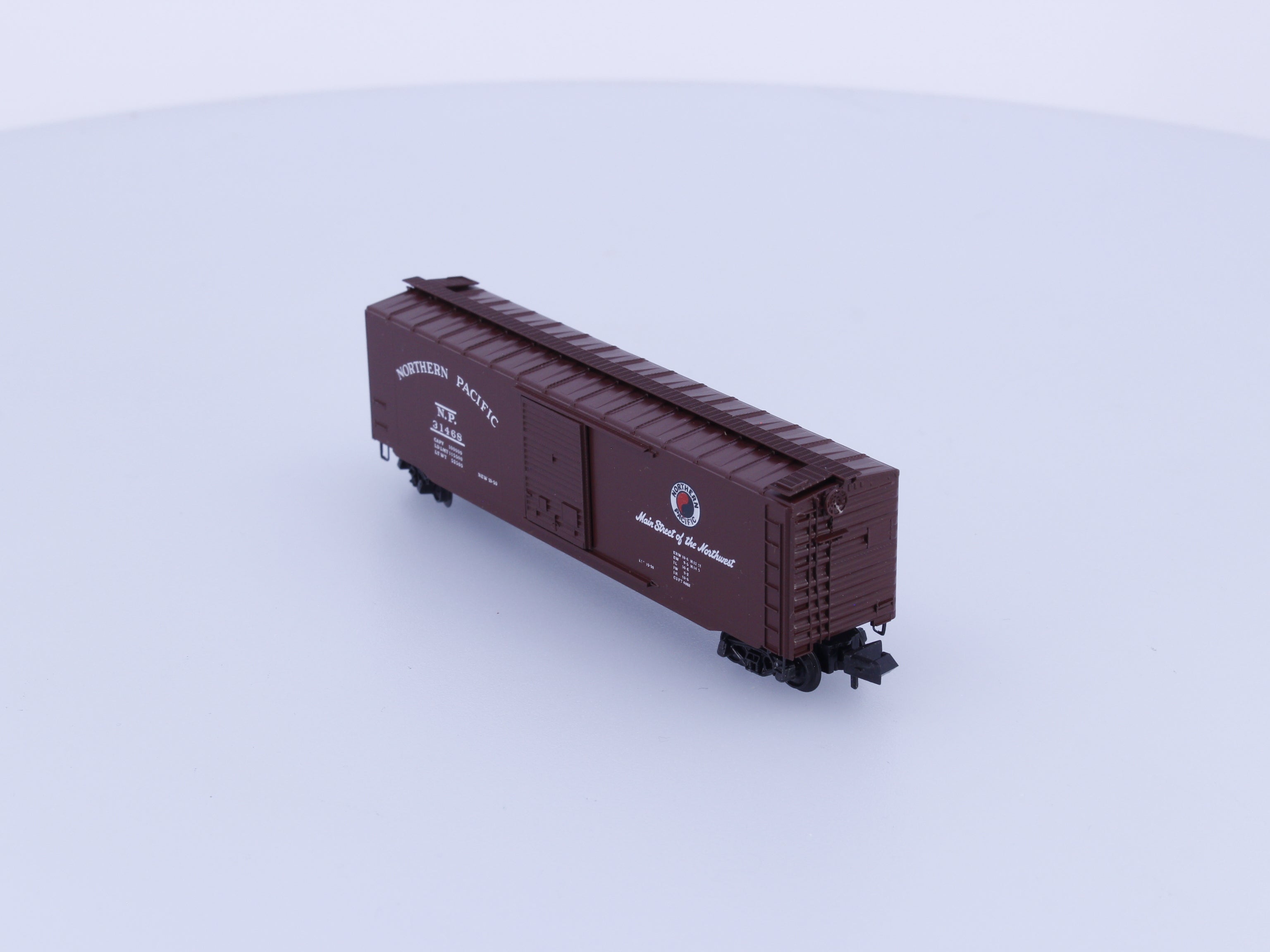 Micro Trains 31170-1 N 50' Standard Box Car, Single door Northern Pacific (NP) 31468 (#1)