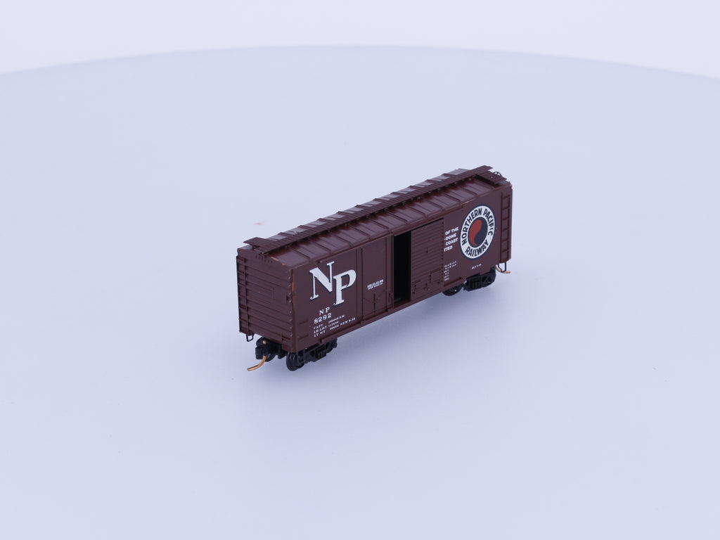 Micro Trains 22177-1 N 40' Standard Box Car Plug & Sliding Door Northern Pacific (NP) 8292 (#2)