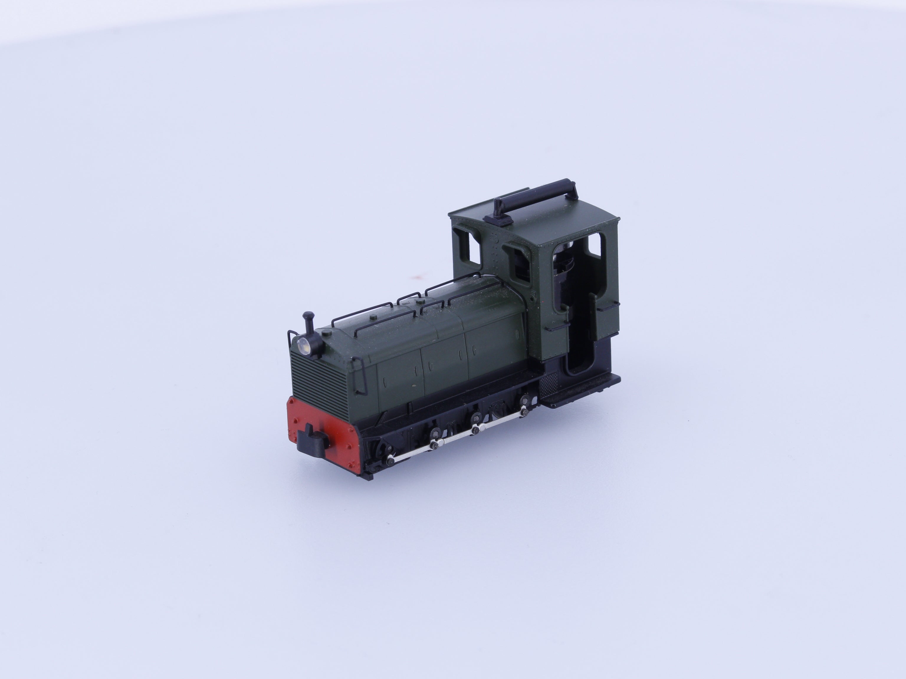 Minitrains 1052 N 0-4-0 Steam Locomotive Schneider Analog DC
