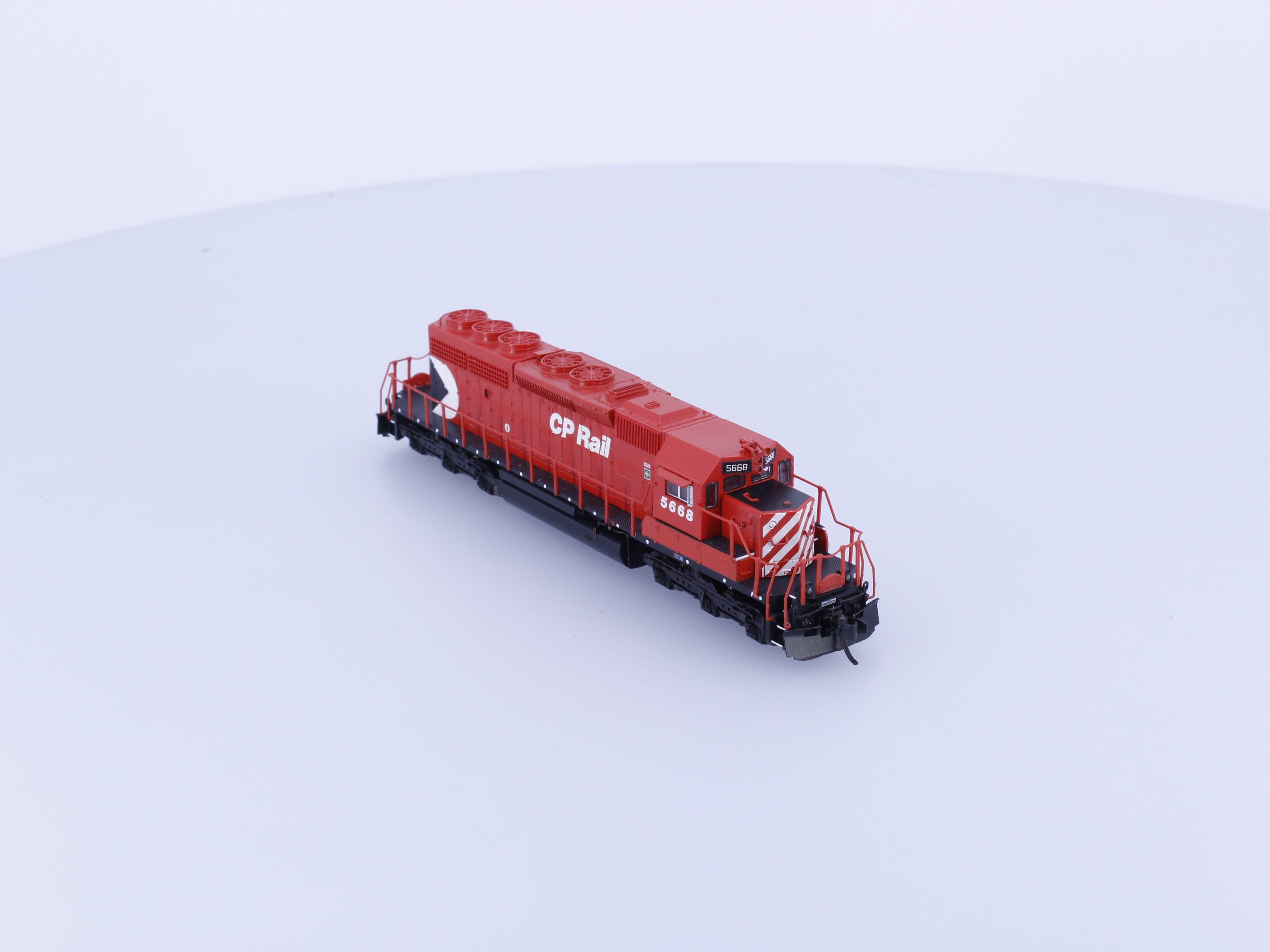 Broadway Limited Imports 7957 N EMD SD40-2 Diesel Locomotive Canadian Pacific (CP) 5668 DCC & Sound