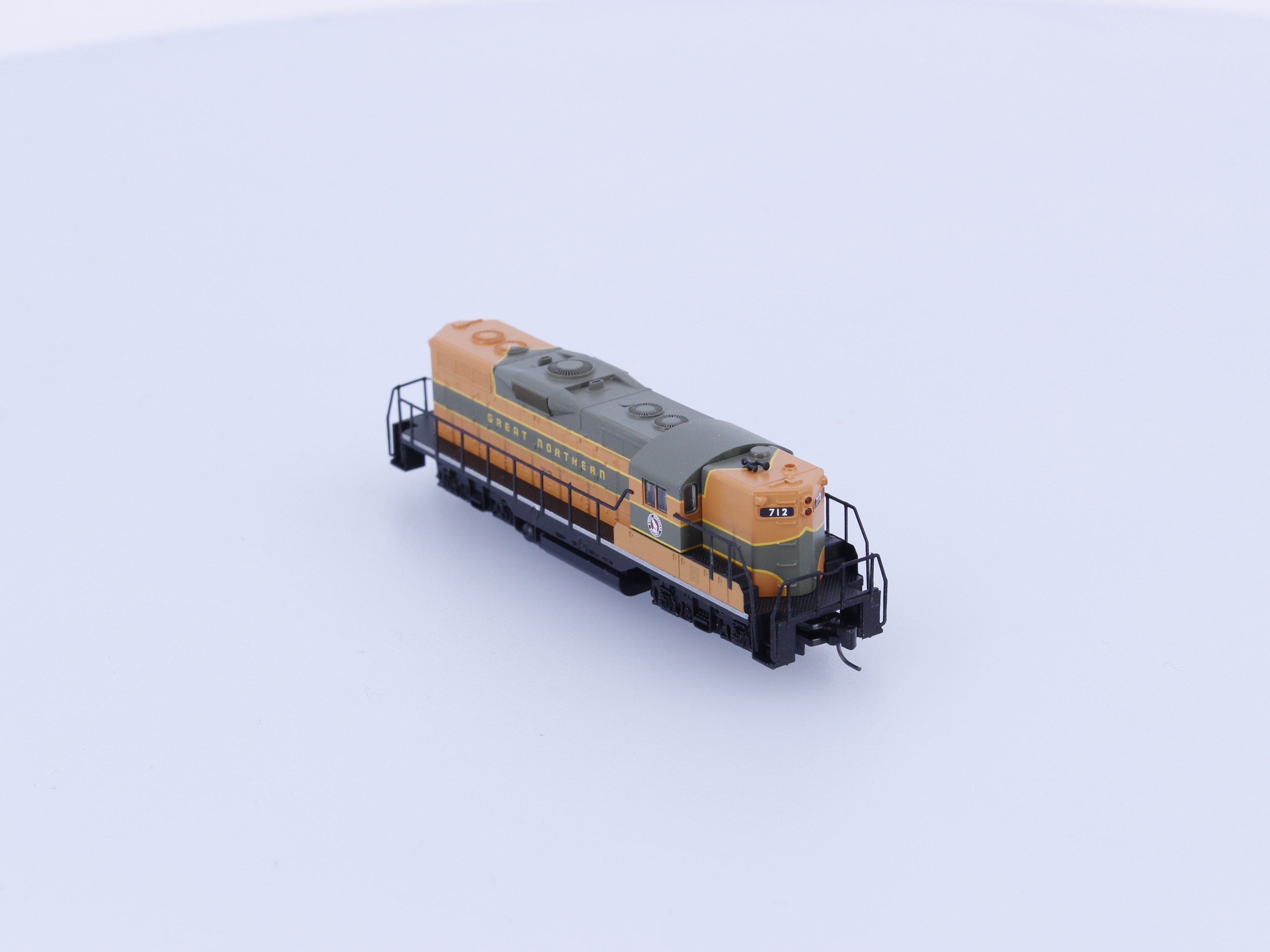 Micro Trains 982 01 191 Z GP9 Diesel Locomotive Great Northern (GN) 712 Analog DC