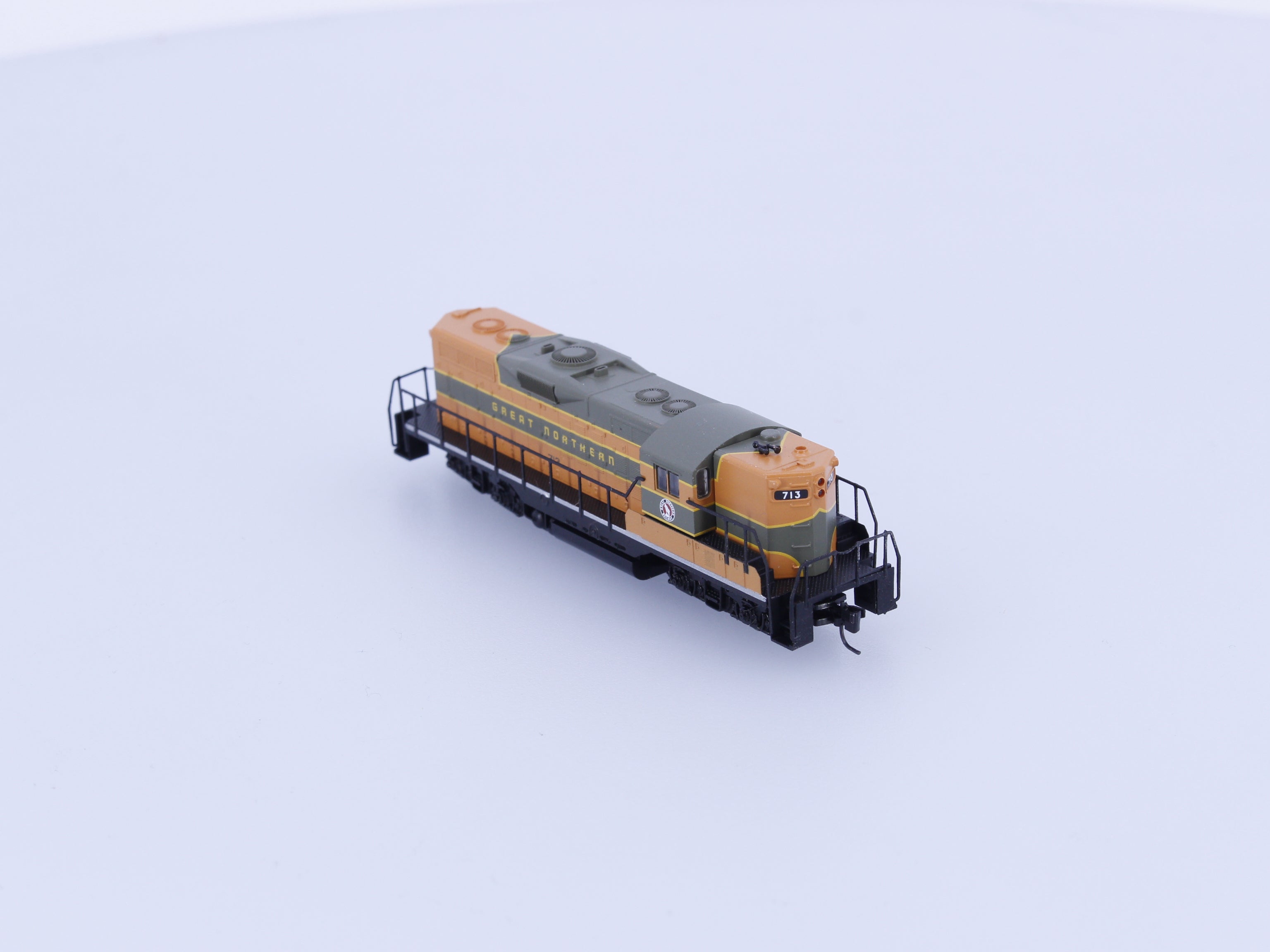 Micro Trains 982 01 192 Z GP9 Diesel Locomotive Great Northern (GN) 713 Analog DC