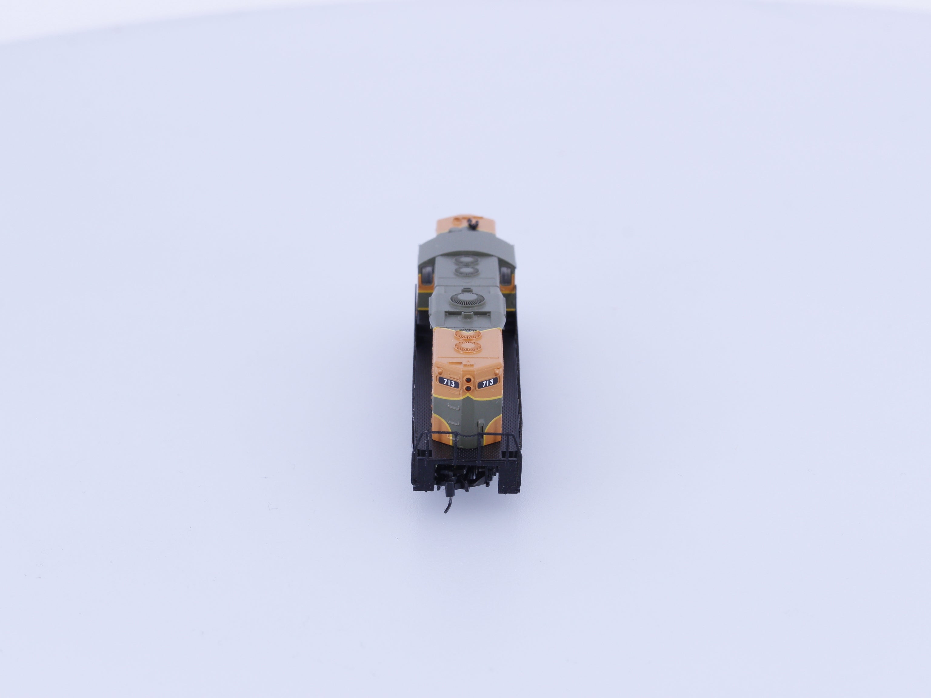 Micro Trains 982 01 192 Z GP9 Diesel Locomotive Great Northern (GN) 713 Analog DC