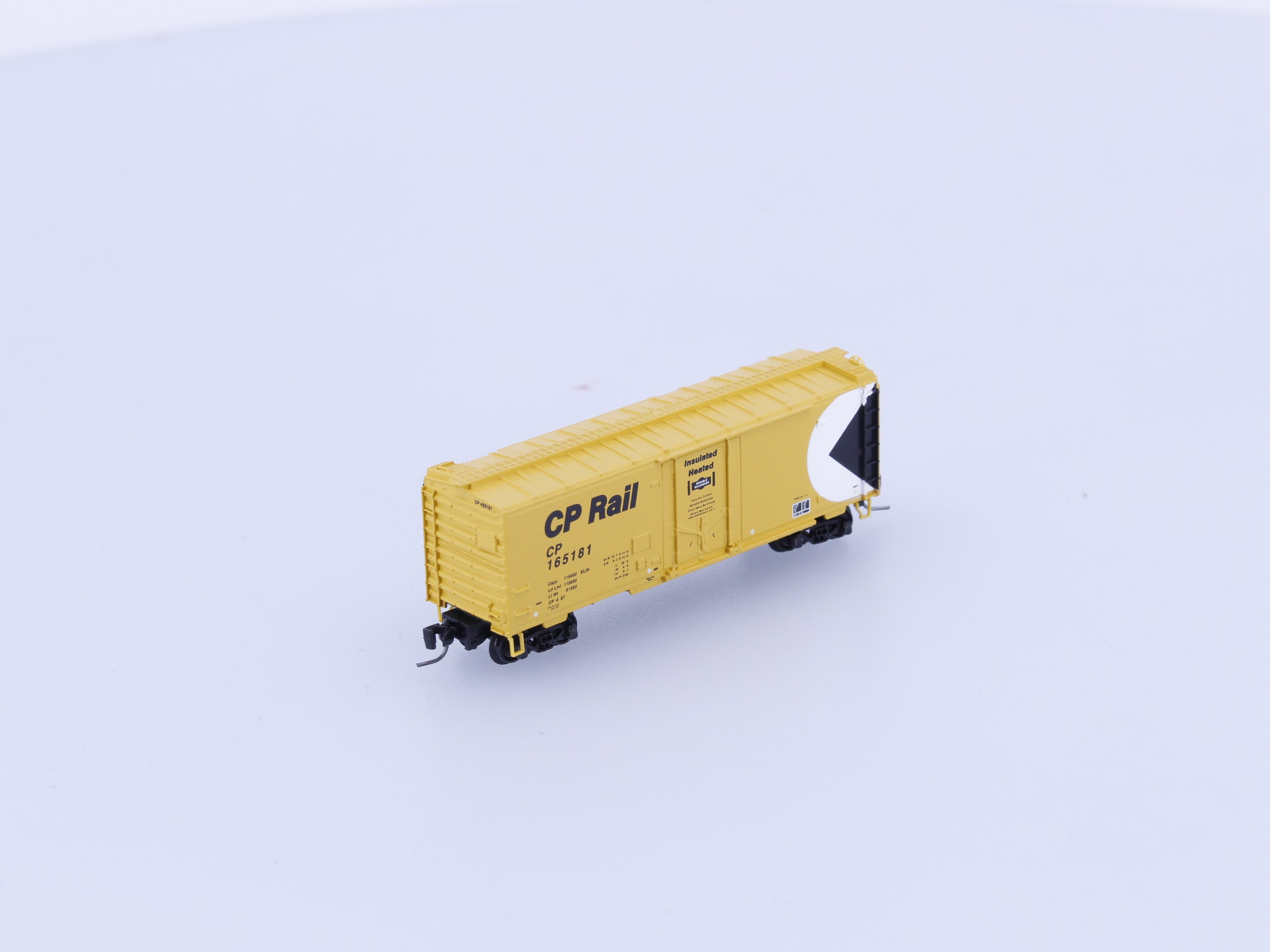 Micro Trains 502 00 130 Z 40' Standard Box Car, Plug Door Canadian Pacific (CP) 165181