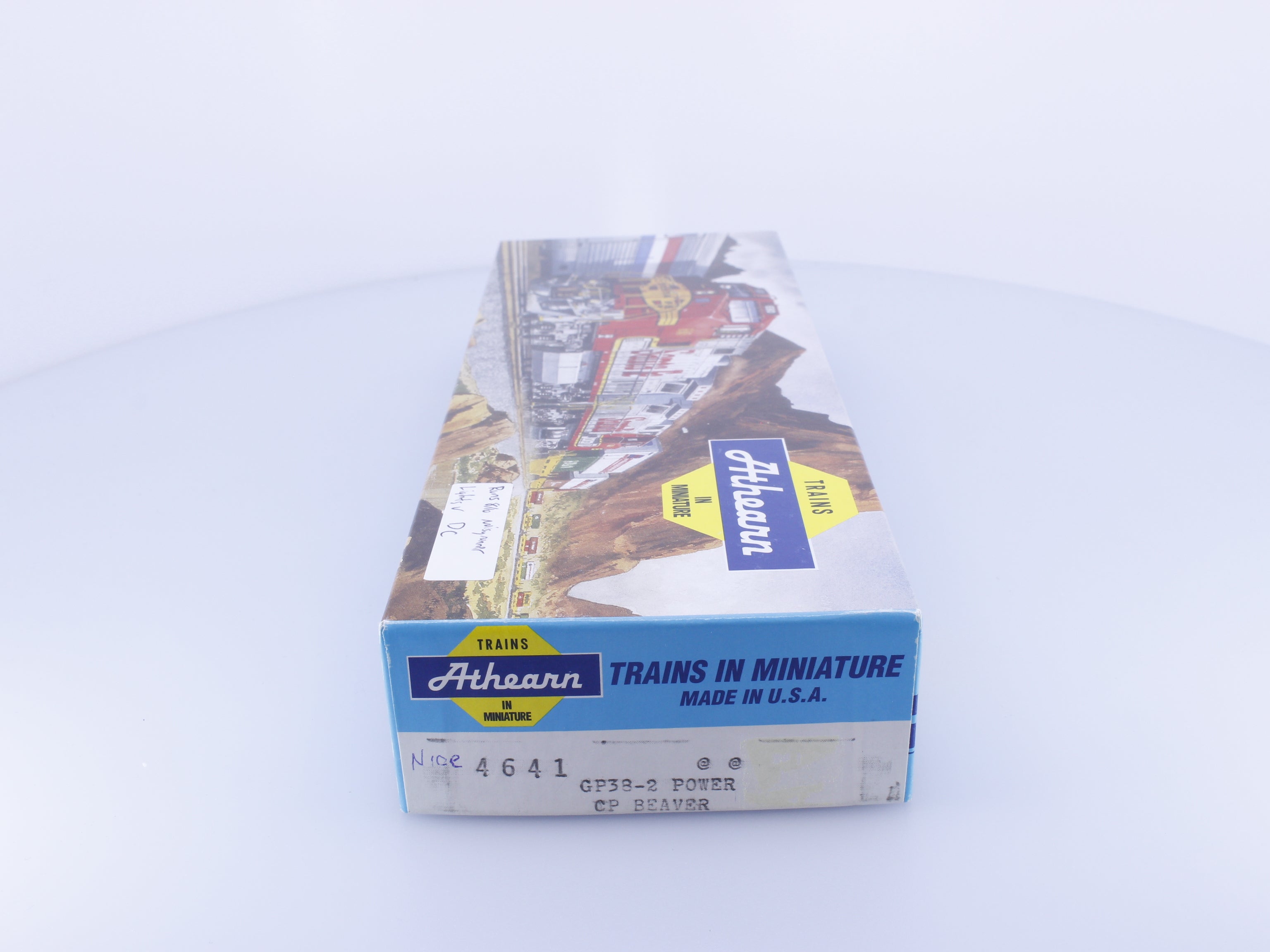 Athearn 4641 HO GP38-2 Diesel Locomotive Canadian Pacific (CP) 3069 Analog DC