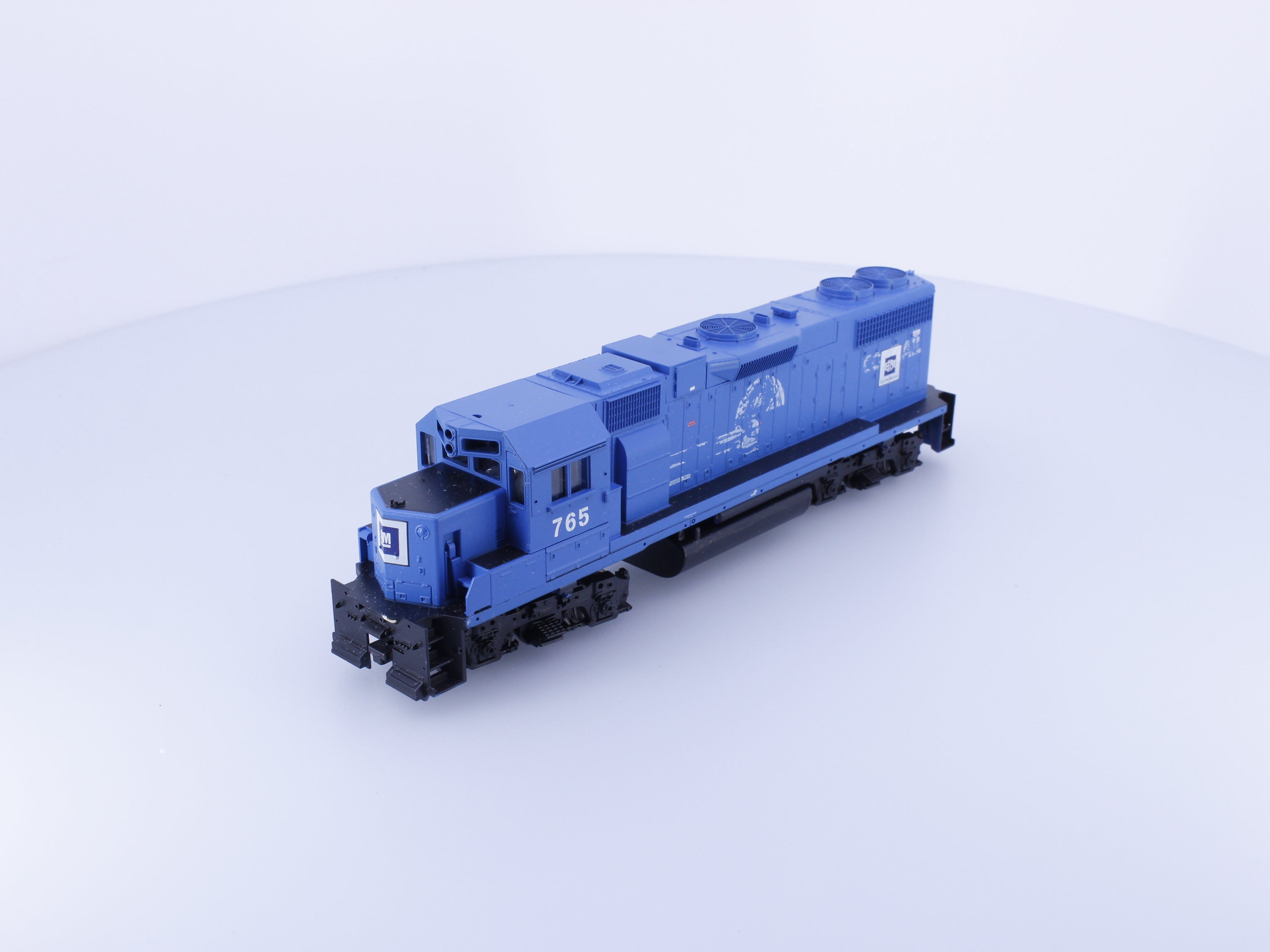 Athearn 04648 HO GP38-2 Diesel Locomotive EMD Leasing (EMDX) 765 Analog DC