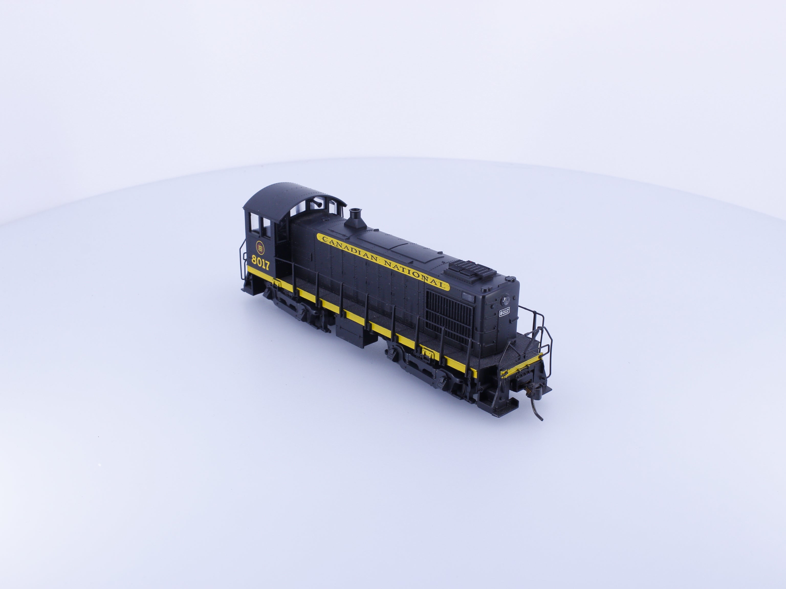 Atlas 8272 HO S-4 Diesel Locomotive Canadian National (CN) 8017 Analog DC