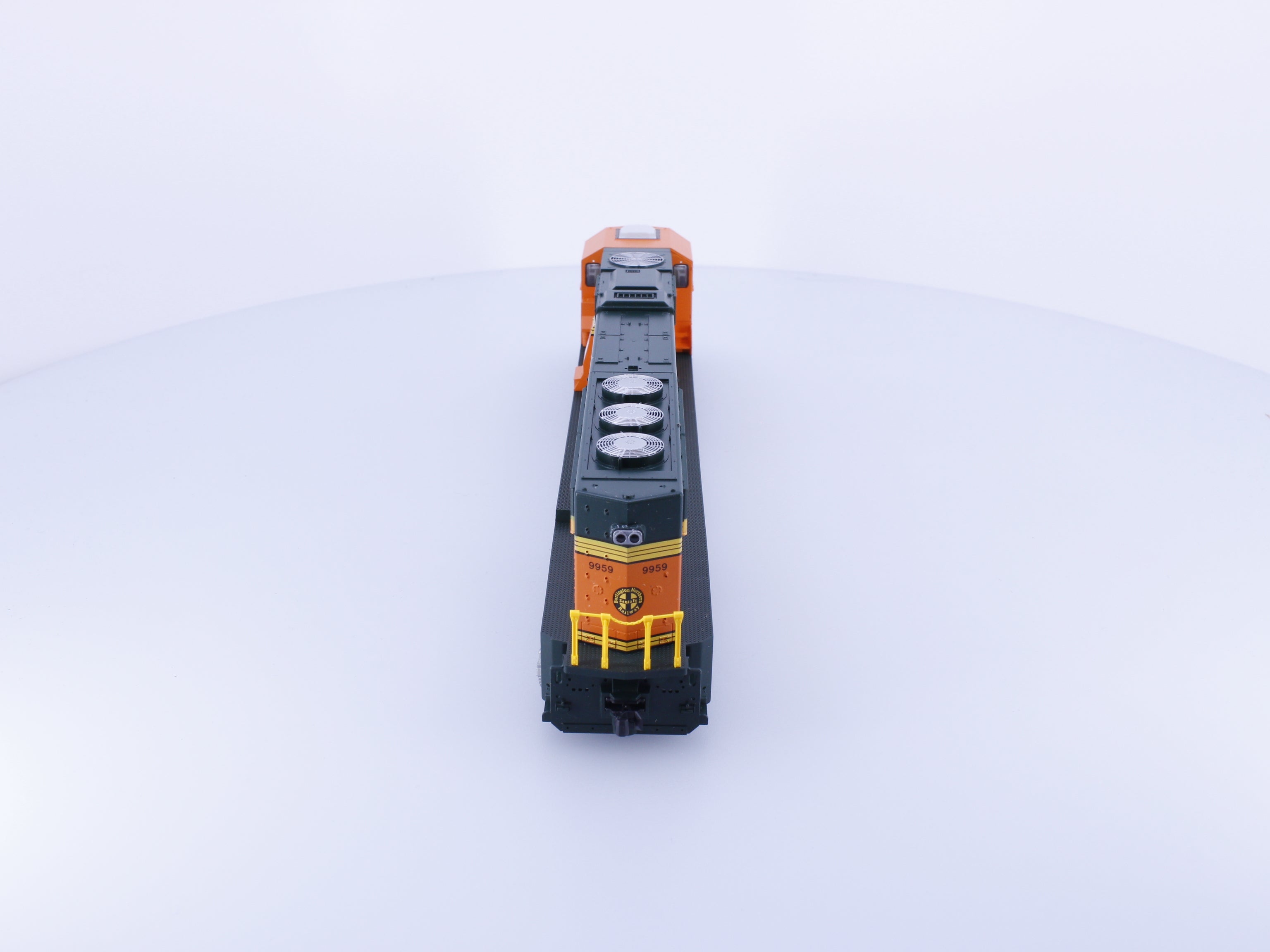 Kato 37-6452 HO EMD SD70MAC Diesel Locomotive Heritage II Burlington Northern Santa Fe (BNSF) 9959 Analog DC