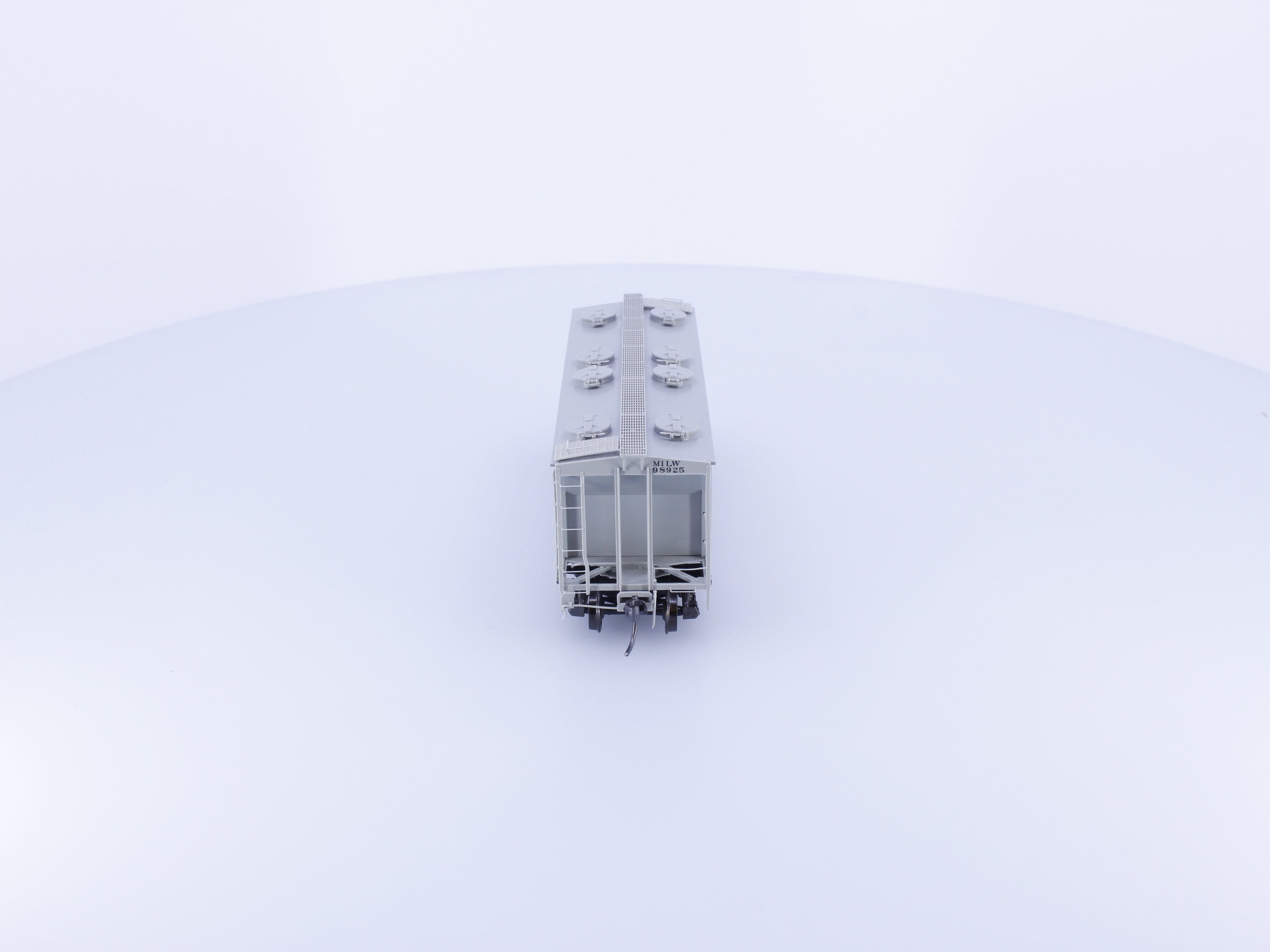 Kadee 8211 HO PS-2 2 Bay 2003 CU FT, Covered Hopper Milwaukee Road (MILW) 98925