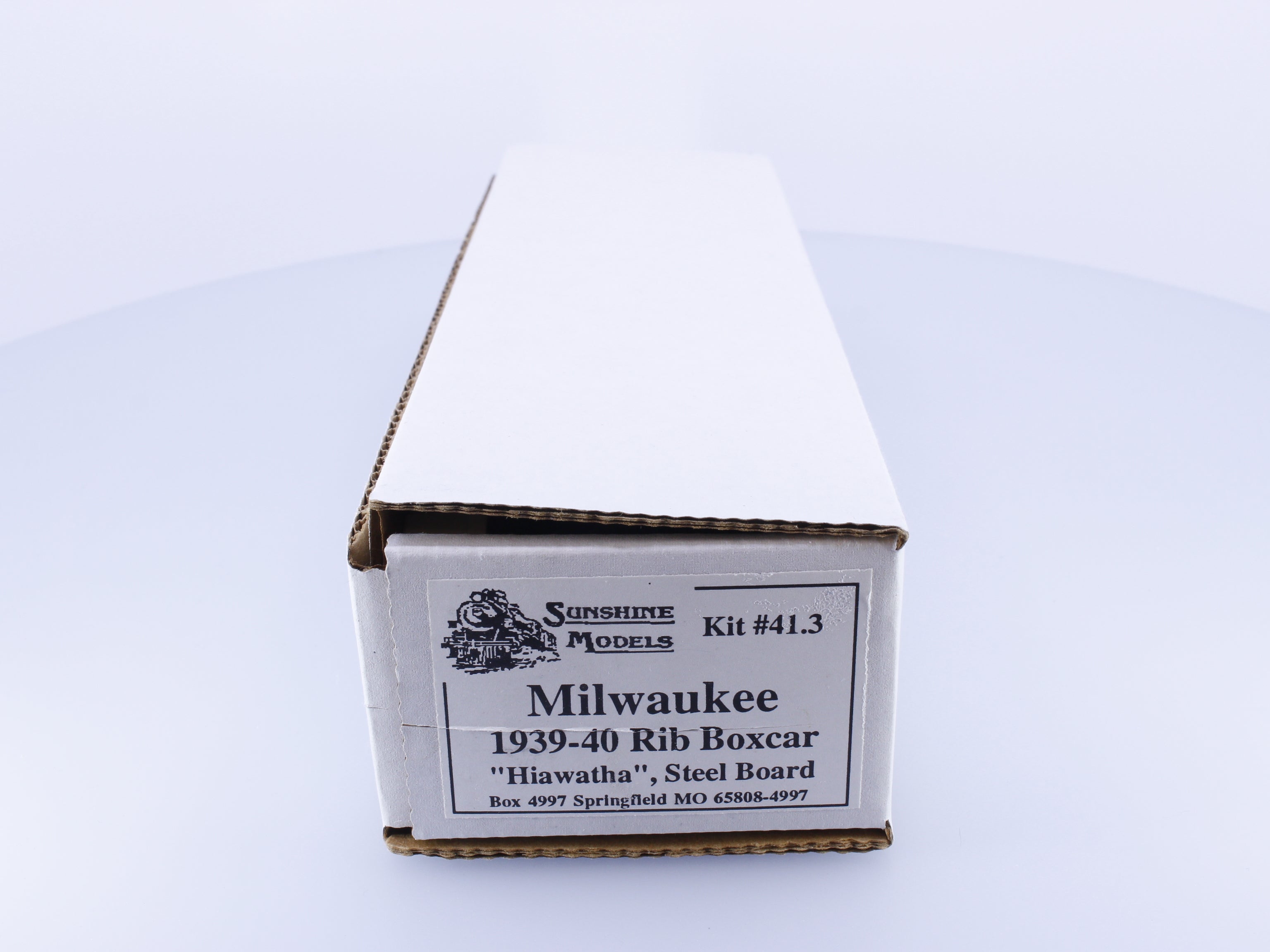 Sunshine Models 41.3 HO 1939-40 Rib Boxcar Kit Hiawatha, Steel Board Milwaukee Road (MILW)