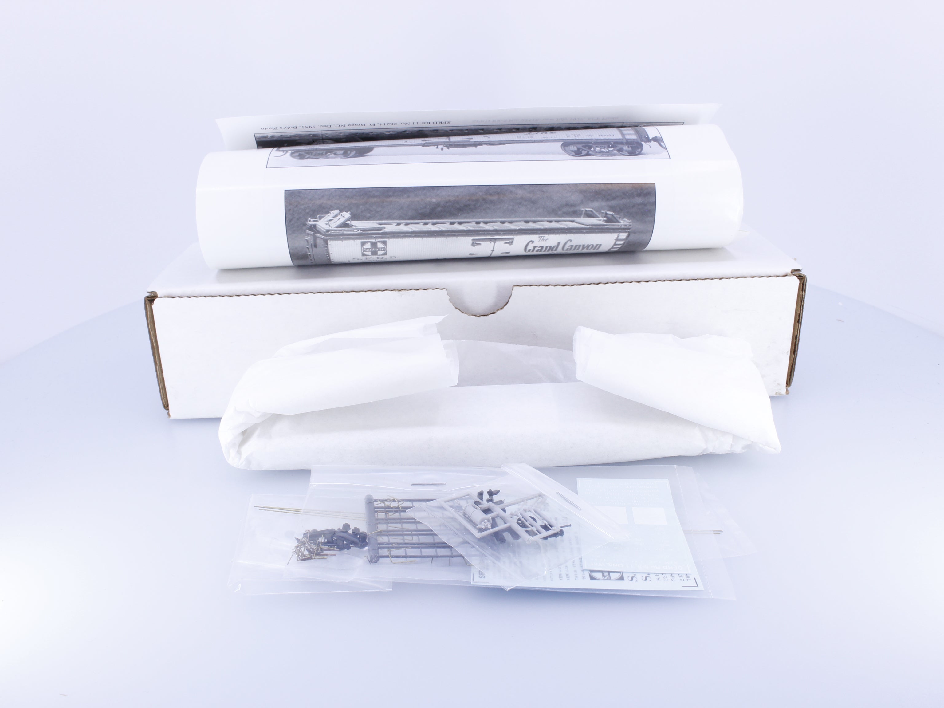 Sunshine Models 16.4 HO Metal Sheathed Wood Roof Boxcar Kit Atchison Topeka and Santa Fe (ATSF)