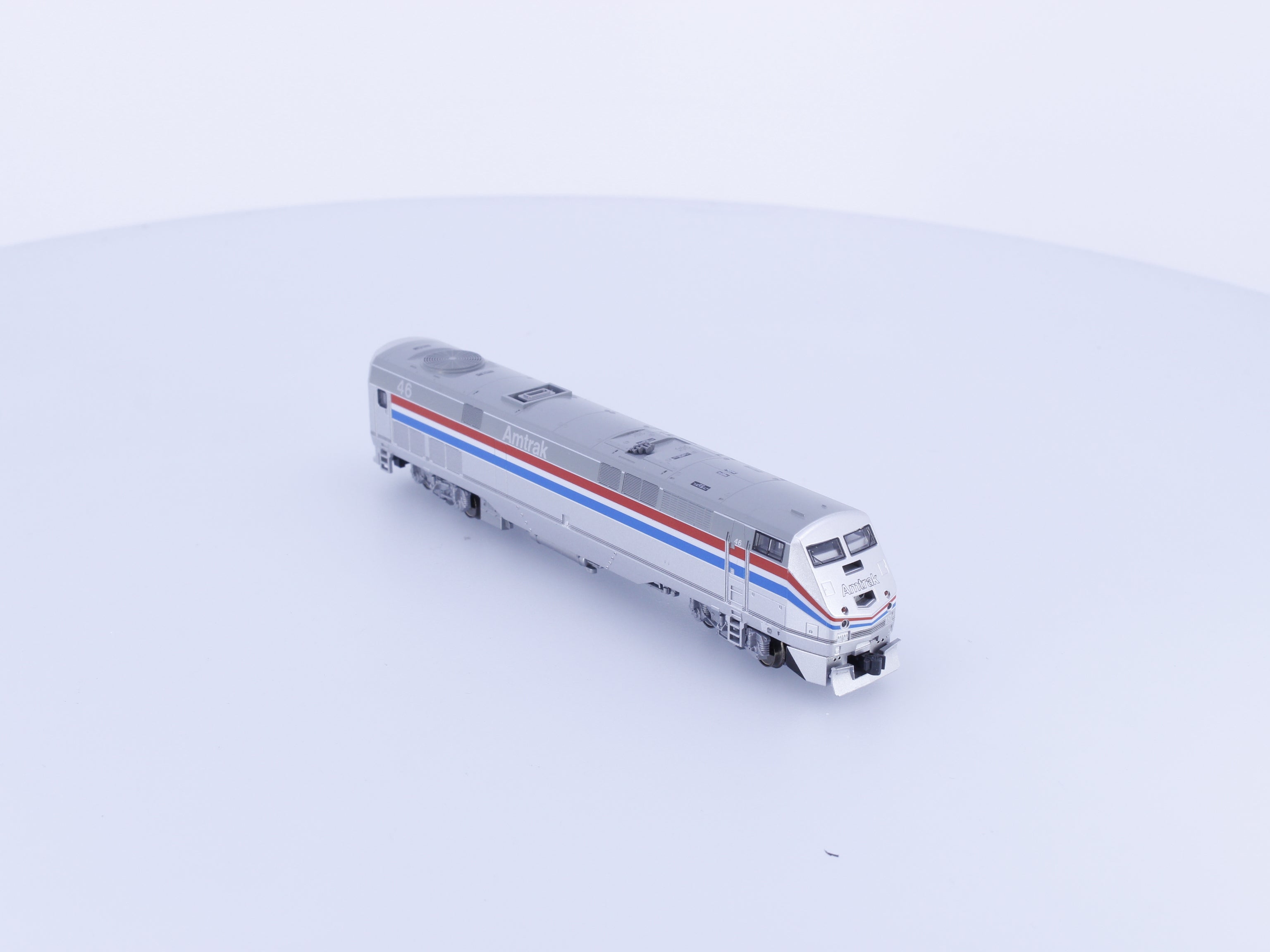 Kato 176-6001A N P42 Diesel Locomotive Genesis Amtrak (AMTK) 46 Analog DC