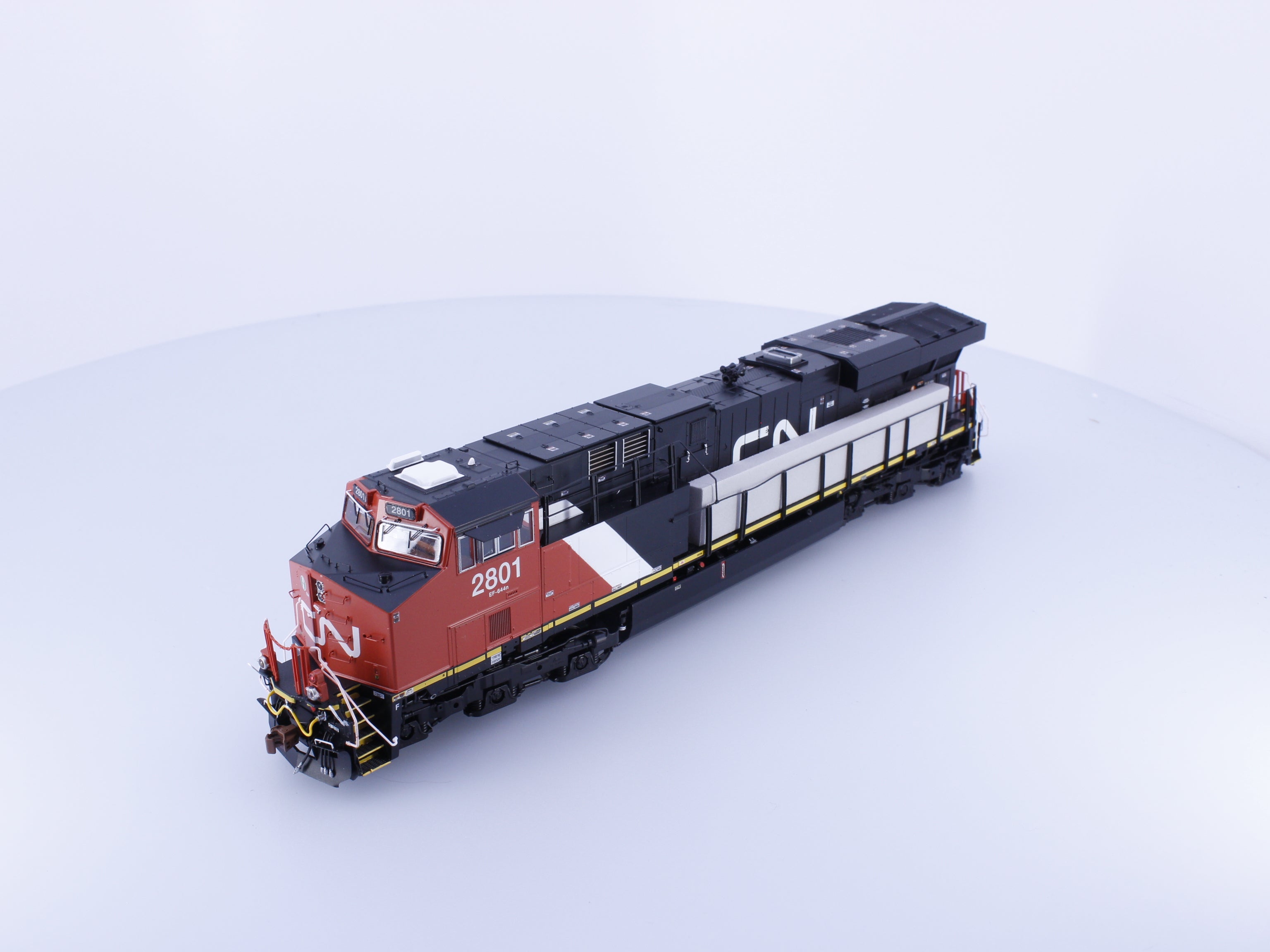 ScaleTrains SXT32496 HO GE ES44AC Diesel Locomotive Canadian National (CN) 2801 DCC & Sound
