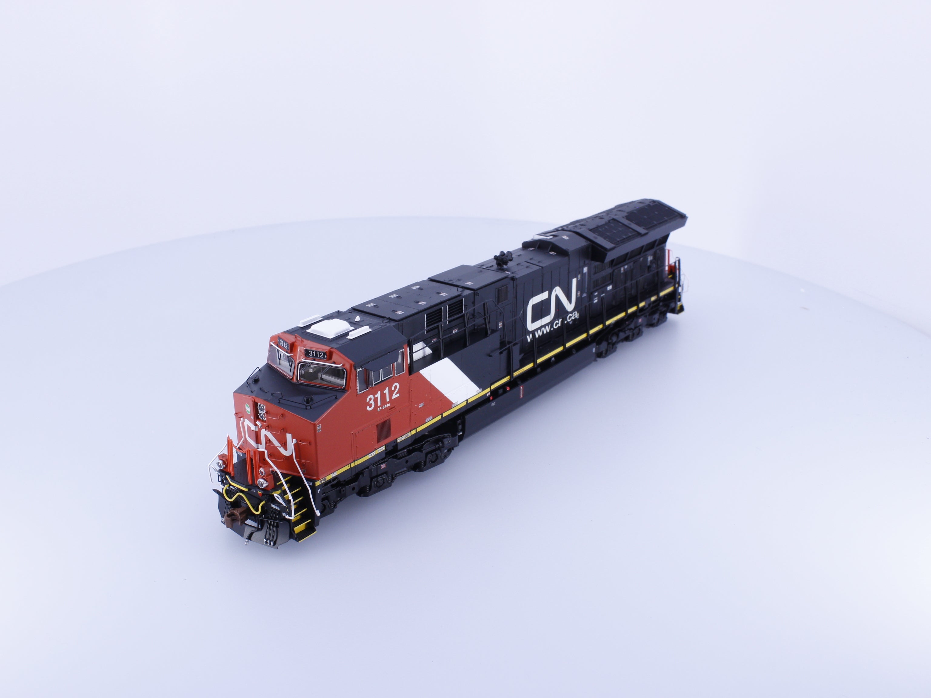 Scale Trains SXT30871 HO GE Tier 4 GEVO ET44AC Diesel Locomotive Canadian National (CN) 3112 DCC & Sound