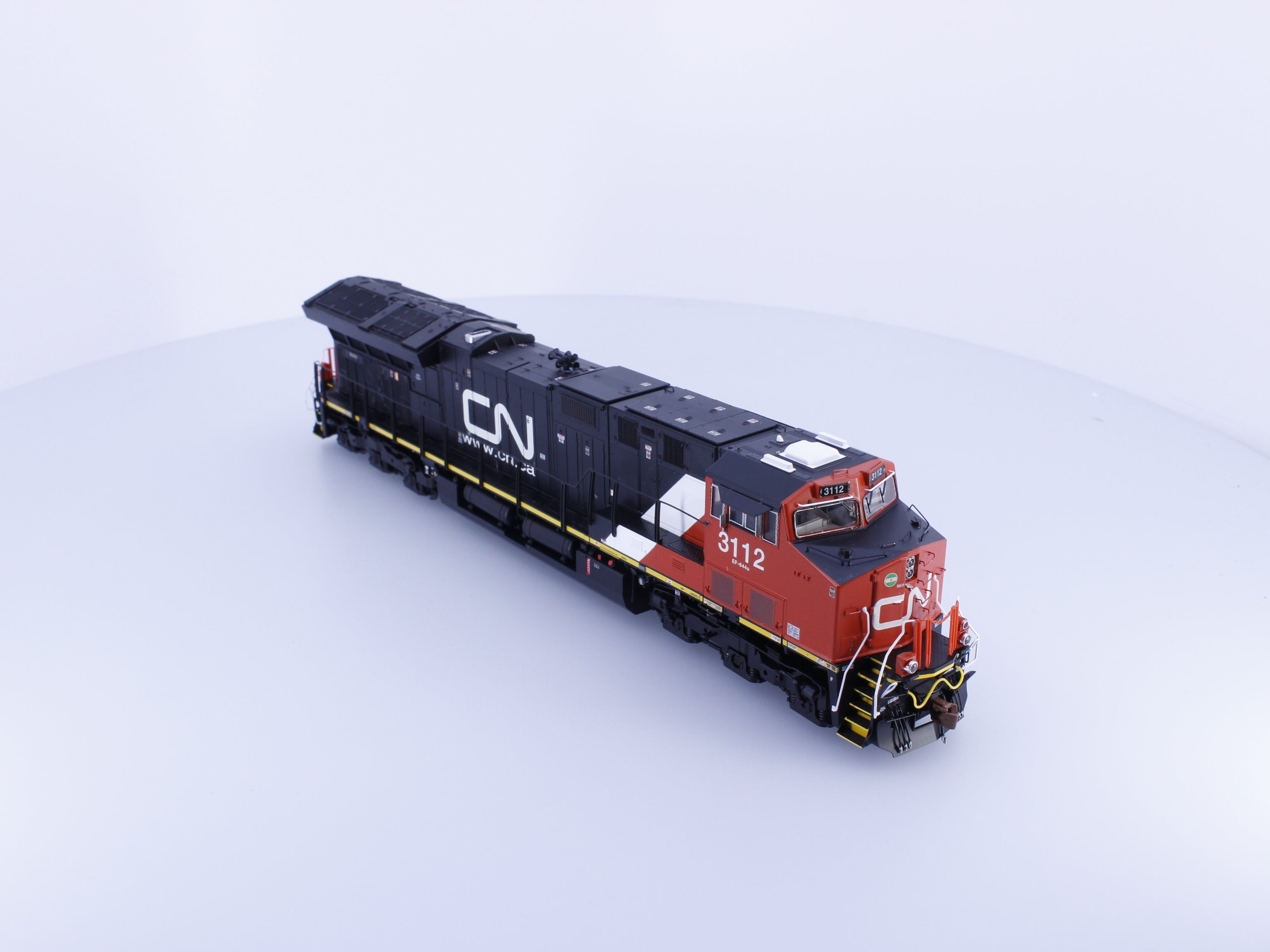 Scale Trains SXT30871 HO GE Tier 4 GEVO ET44AC Diesel Locomotive Canadian National (CN) 3112 DCC & Sound