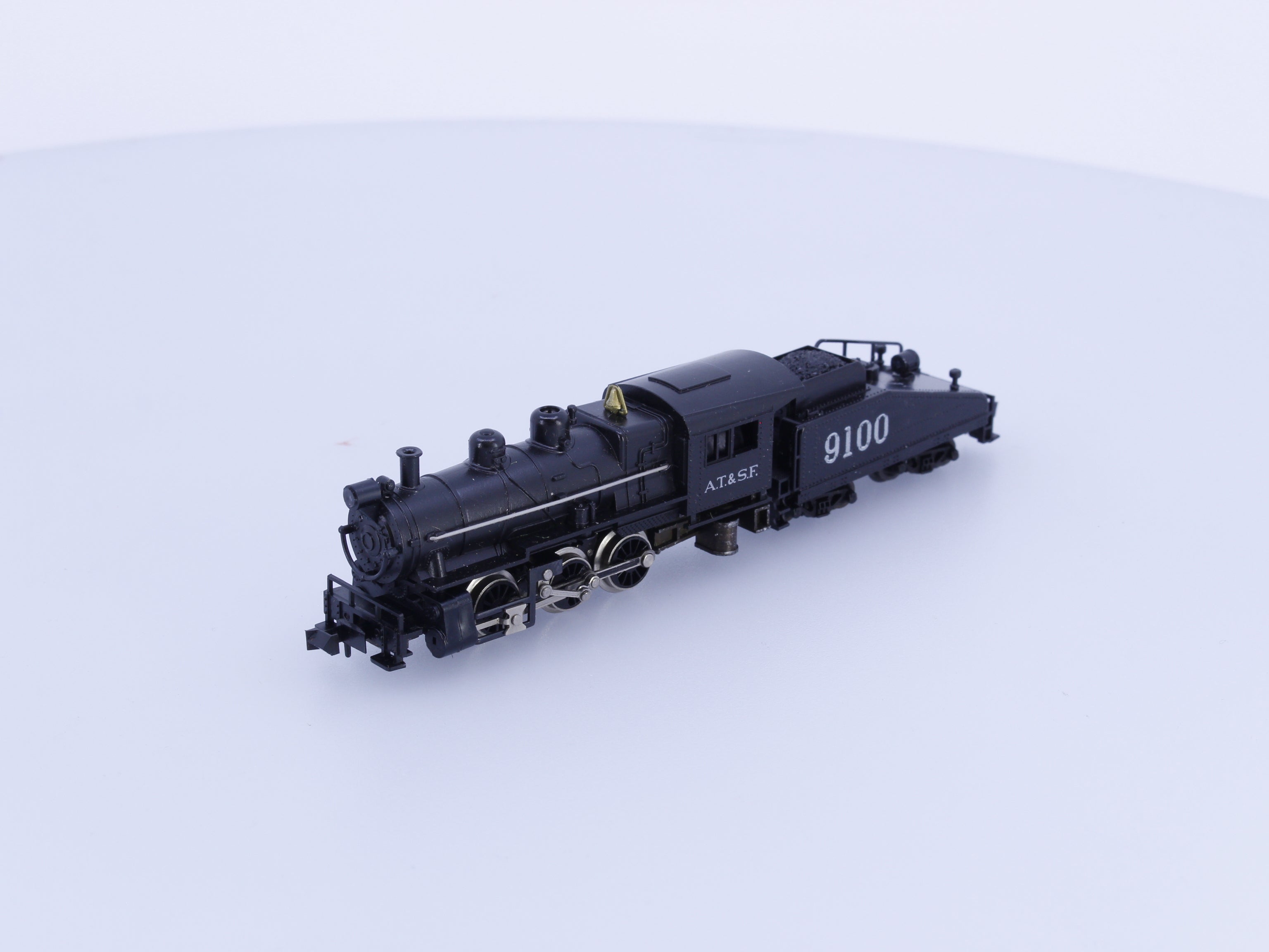 Minitrix 2919 N 0-6-0 Steam Locomotive Atchison Topeka and Santa Fe (ATSF) 9100 Analog DC