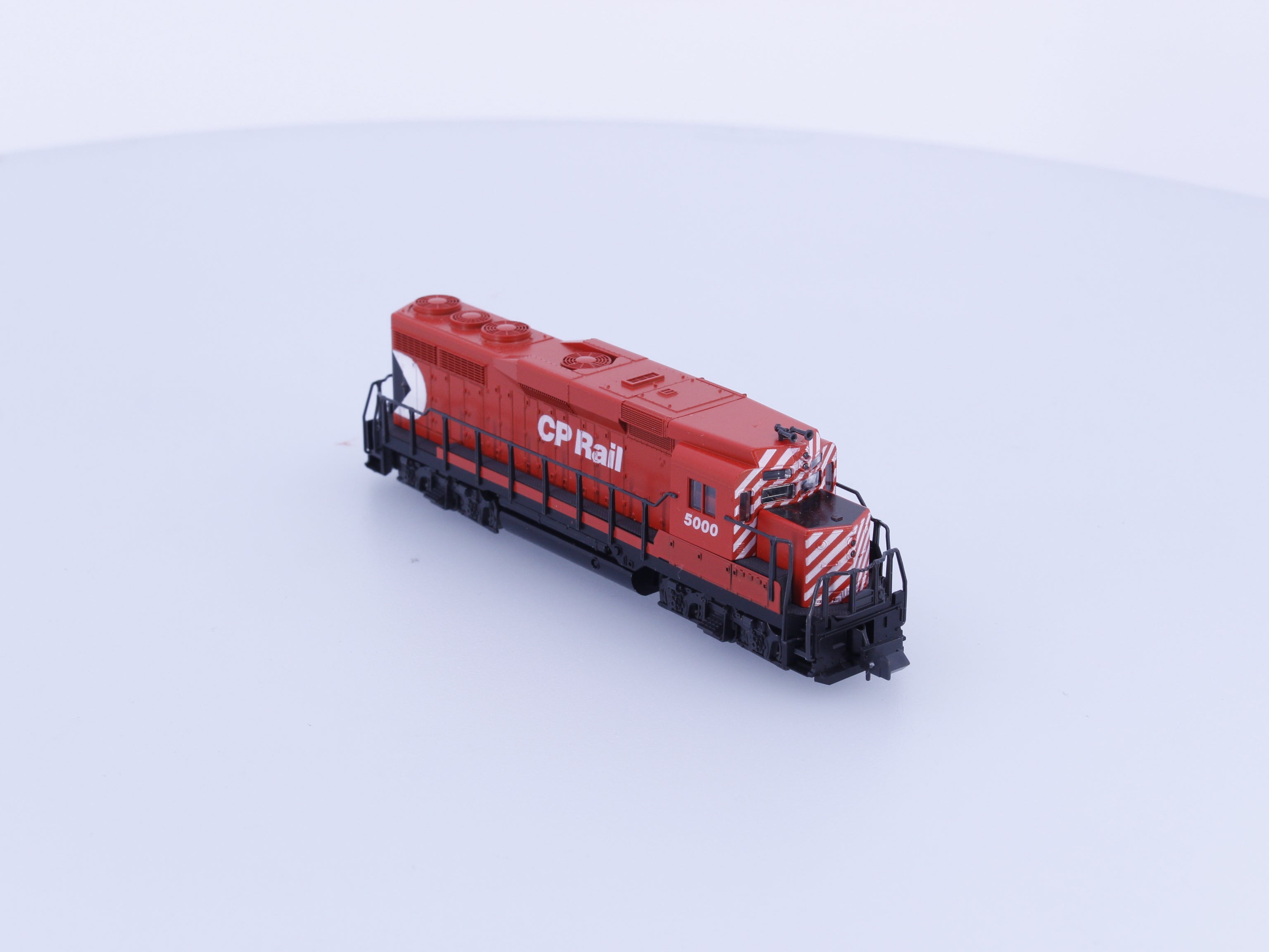 Atlas 4704 N EMD GP30 Diesel Locomotive Canadian Pacific (CP) 5000 Analog DC