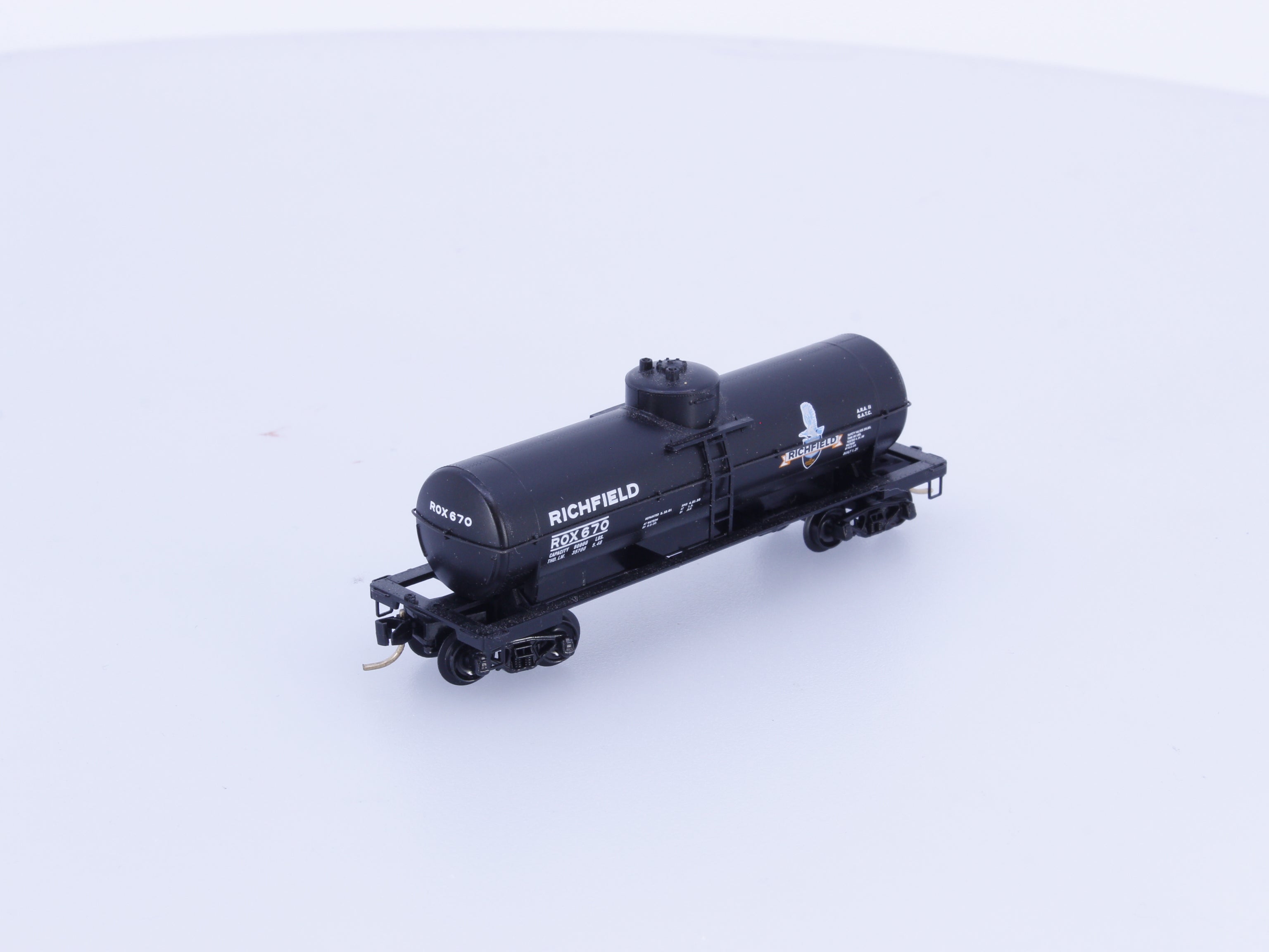 Micro Trains 65430 N 39' Tank Car, Single Dome, 39' Richfield Oil , ROX 670