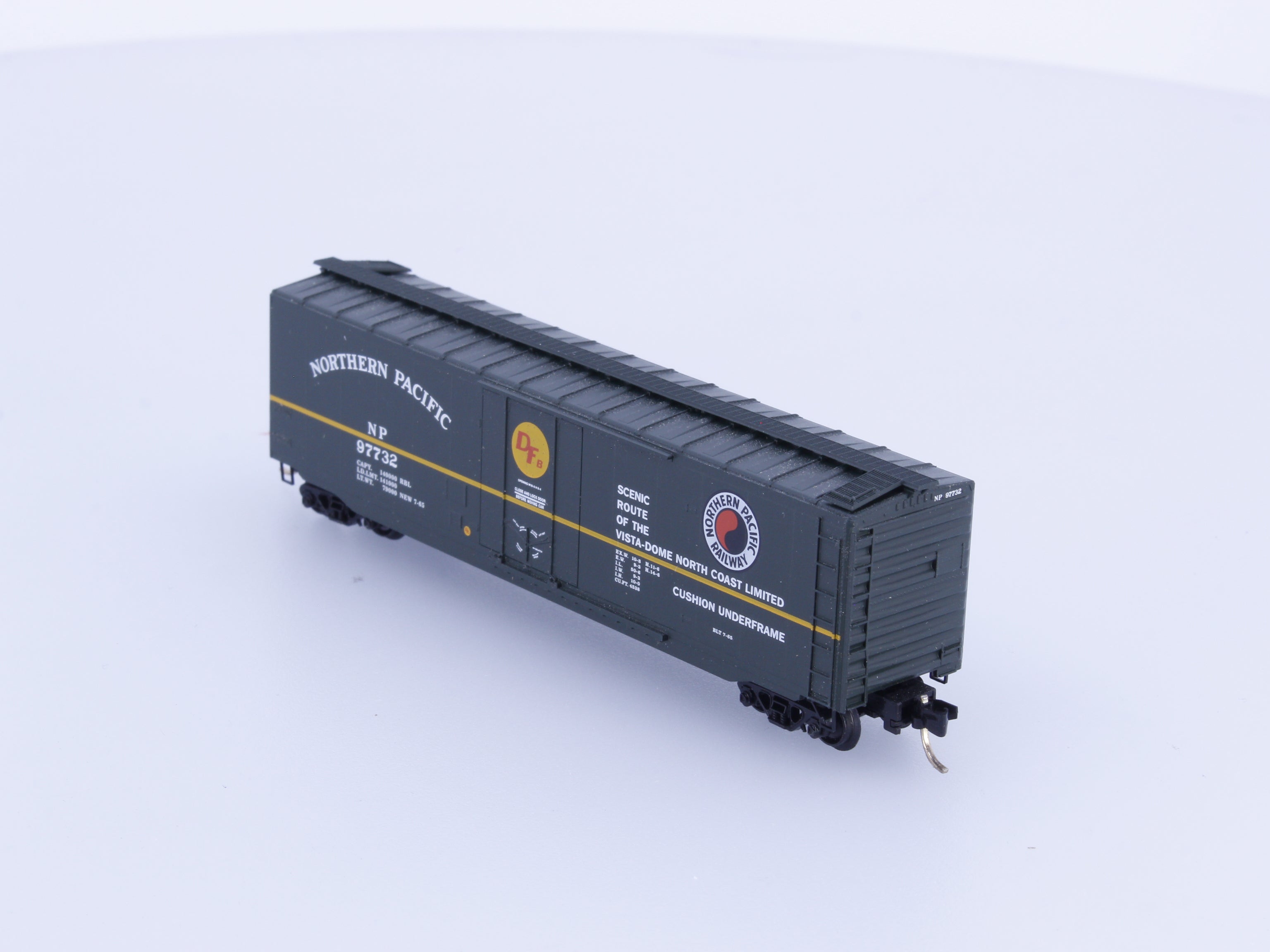 Micro Trains 32200 N 50' Steel Plug Door Boxcar Northern Pacific (NP) 97732