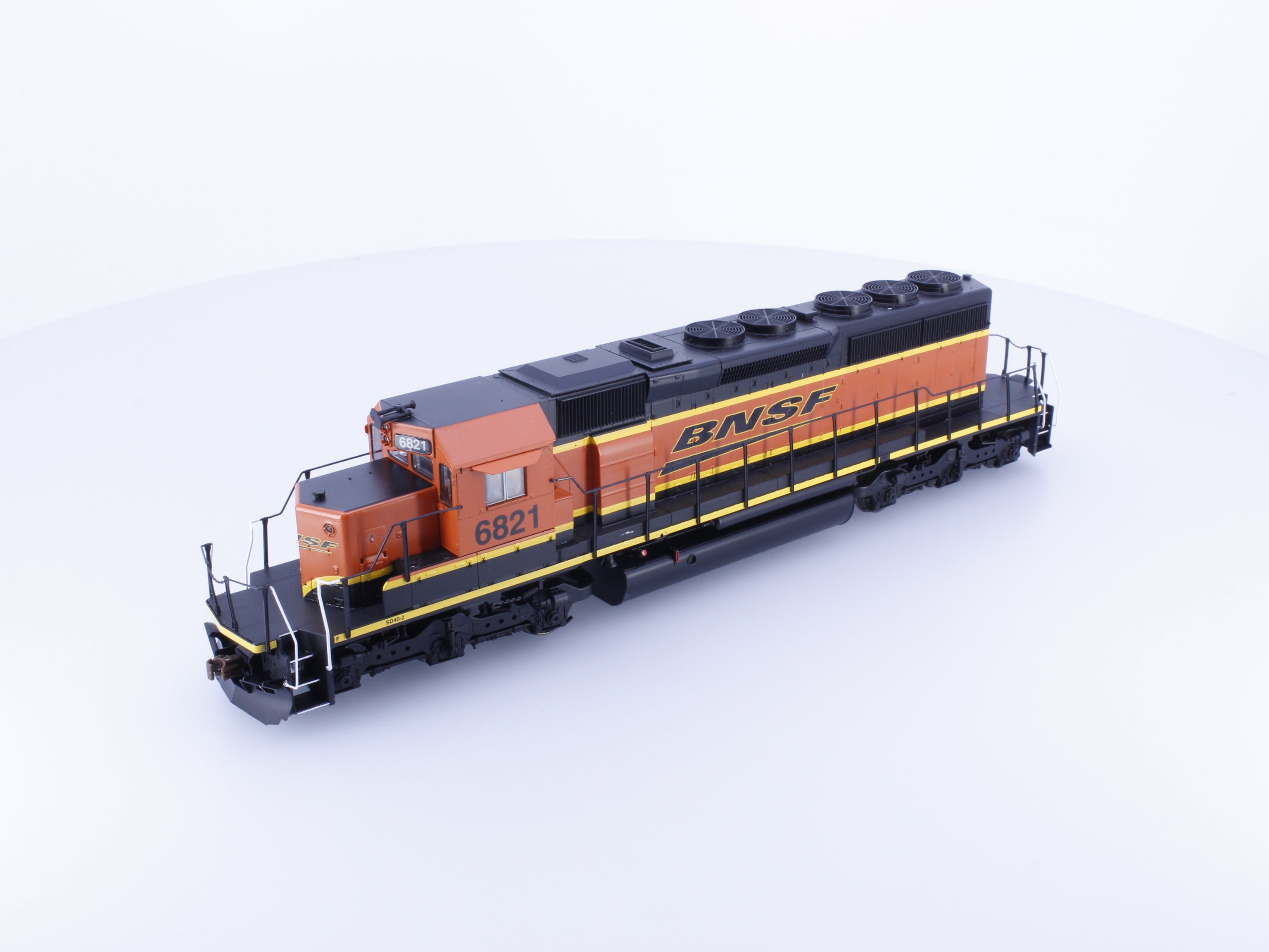 ScaleTrains SXT10369 HO EMD SD40-2 Diesel Locomotive H3 Scheme Burlington Northern Santa Fe (BNSF) 6821 DCC & Sound