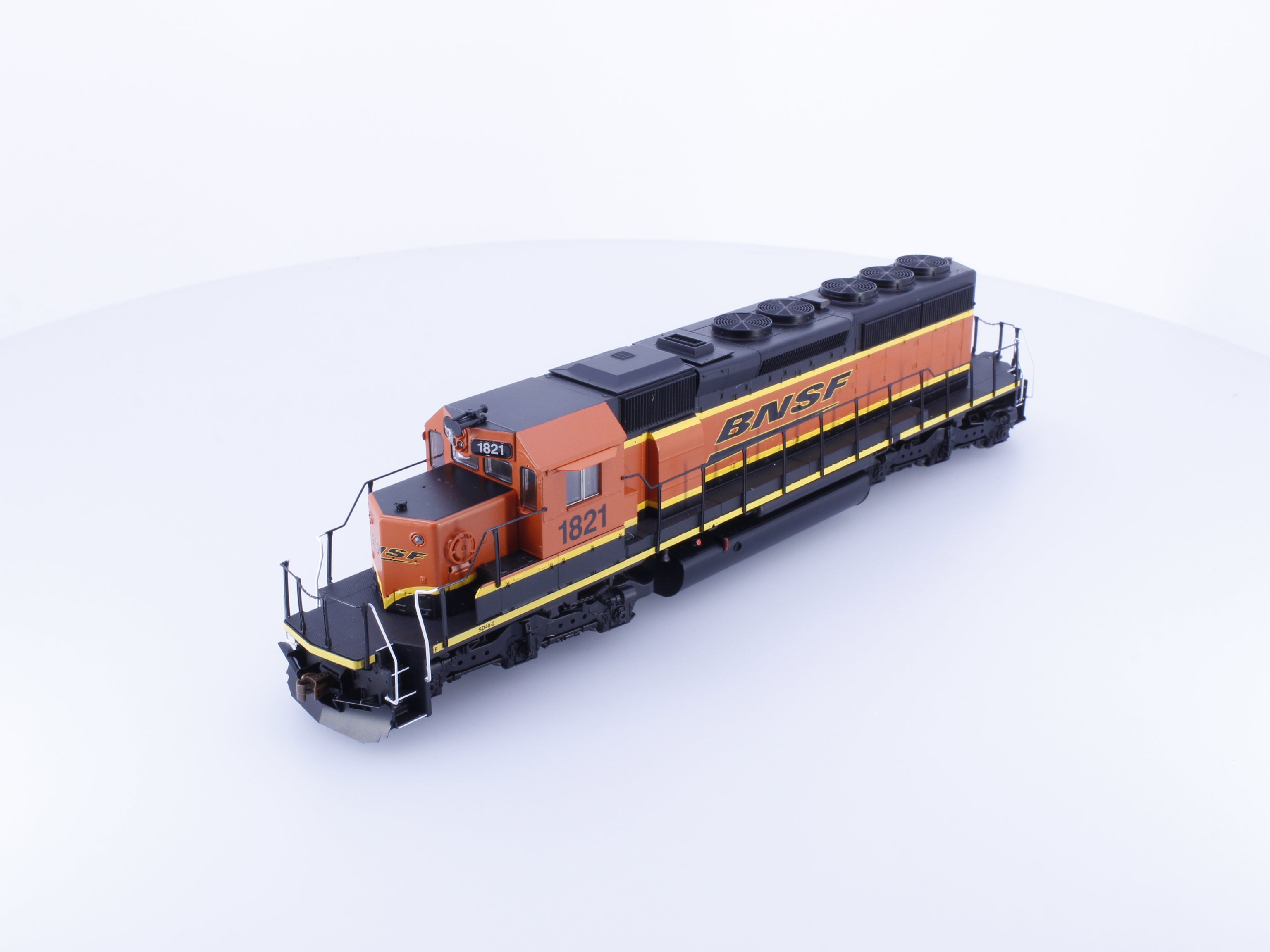 Scale Trains SXT10365 HO EMD SD40-2 Diesel Locomotive H3 Scheme Burlington Northern Santa Fe (BNSF) 1821 DCC & Sound