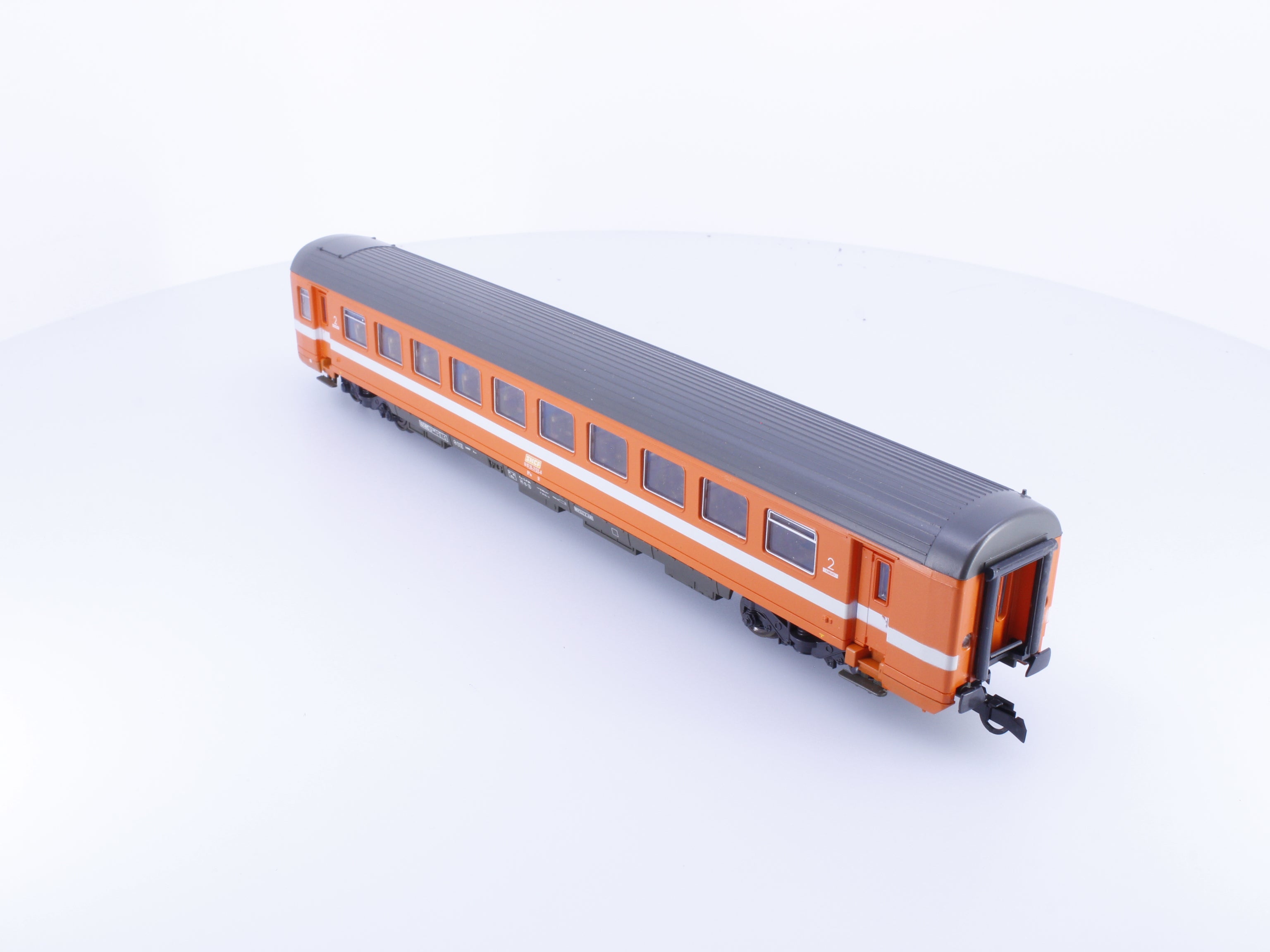 Roco 44405/4268S HO SNCF 2nd Class Passenger Car with Interior Lighting and End Lights 618720