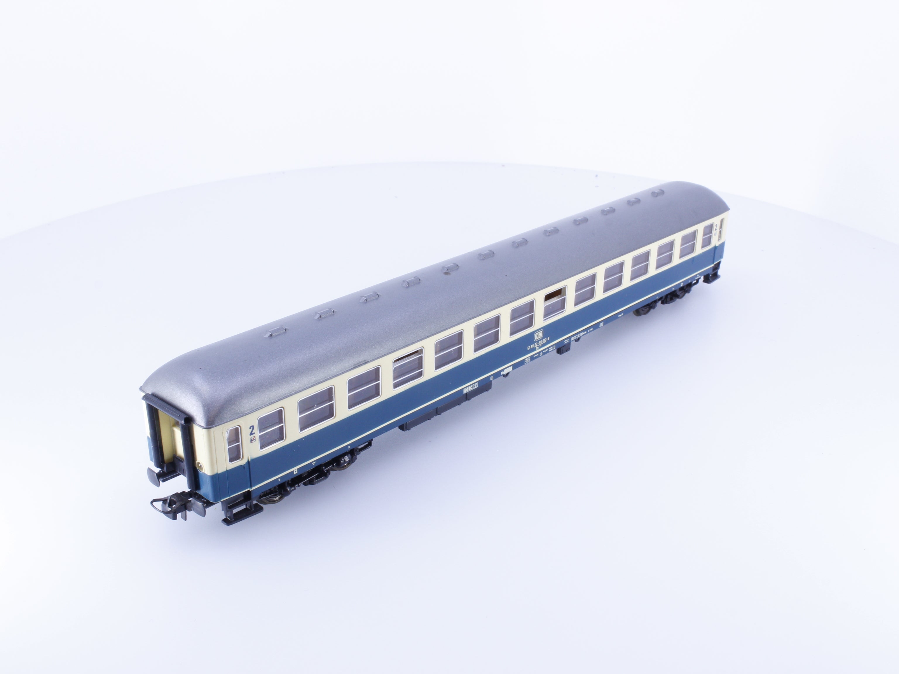 Roco 4256S HO DB 2nd Class Passenger Car with Interior Lighting and End Lights 518022