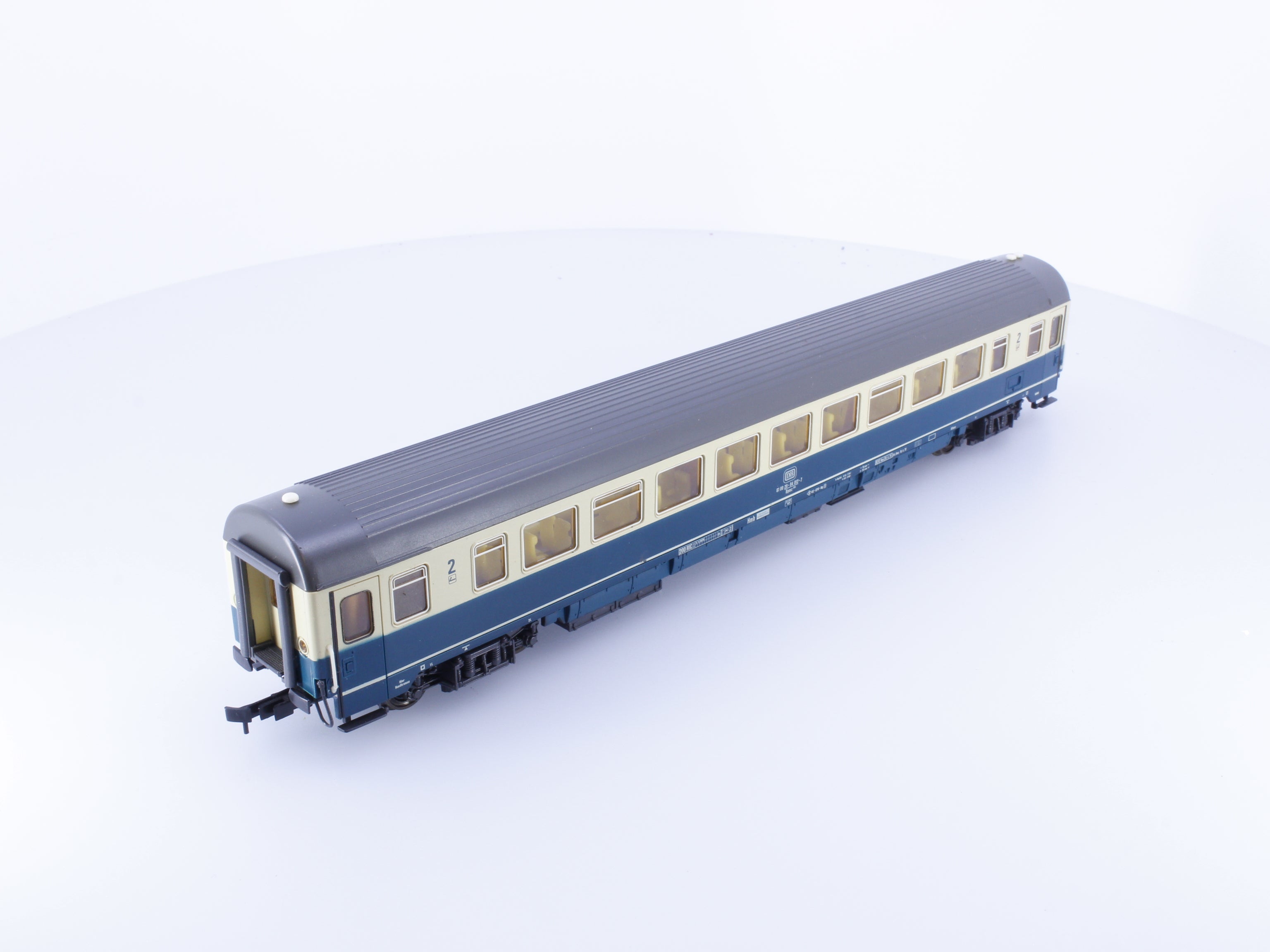 Roco 4235A HO DB 2nd Class Passenger Car with Interior Lighting and End Lights 618020