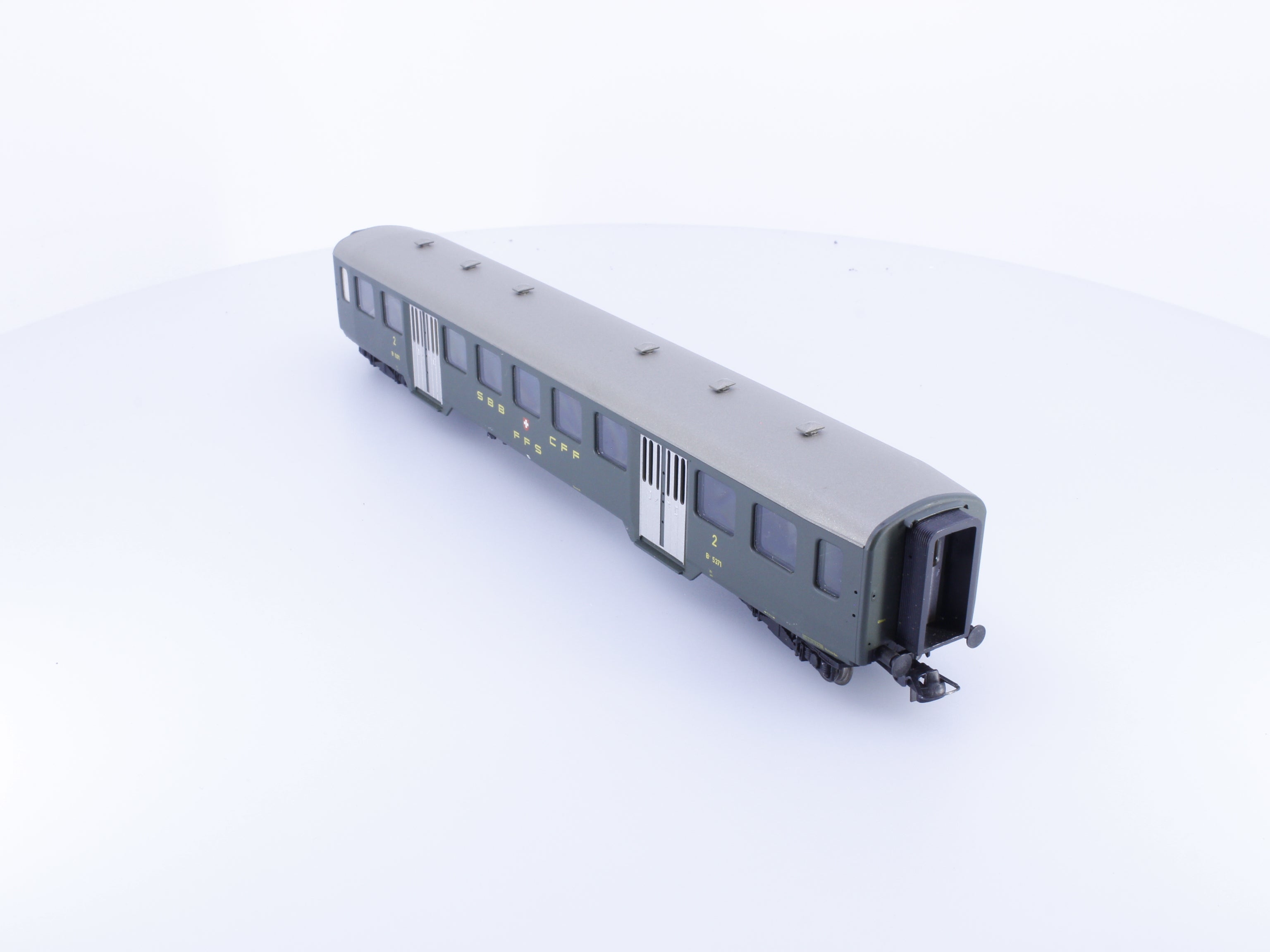 Liliput HO SBB-CFF-FFS 2nd Class Passenger Car with Interior Details B5371