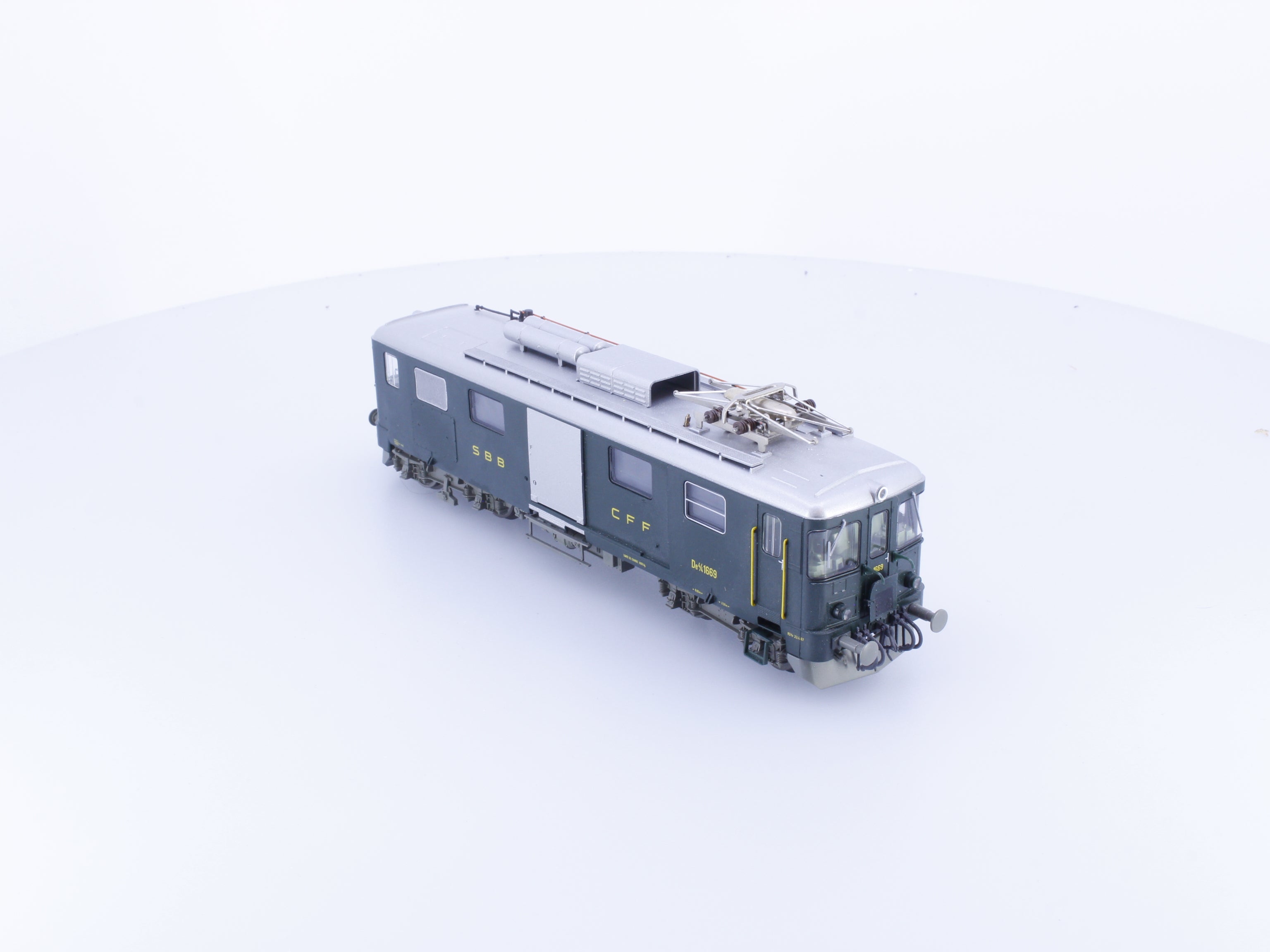 Roco 63537 HO SBB-CFF-FFS DE 4/4 Elektro-Gepacktriebwagen 1669 DCC